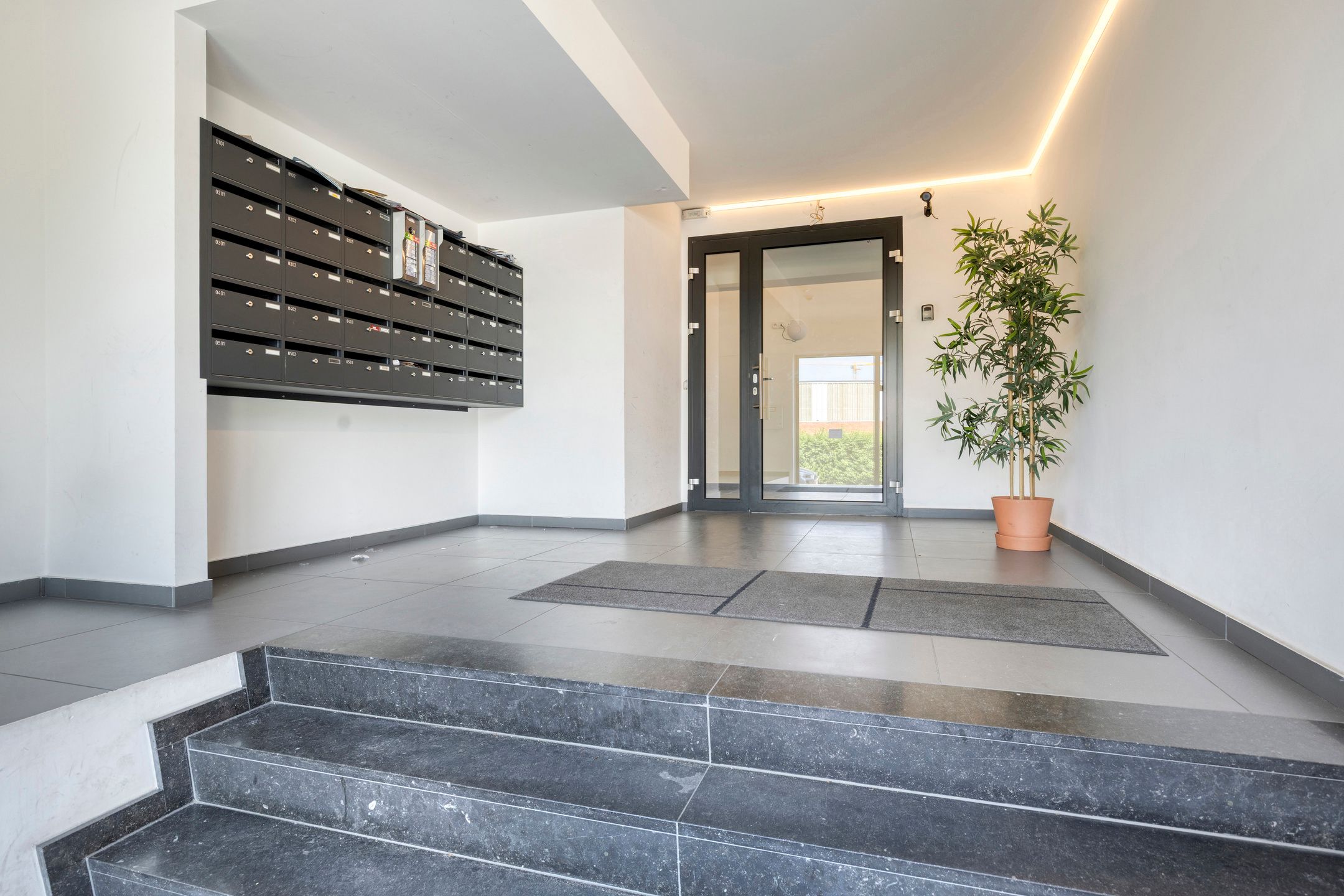 Uitstekend gelegen & volledig vernieuwde studio foto 2