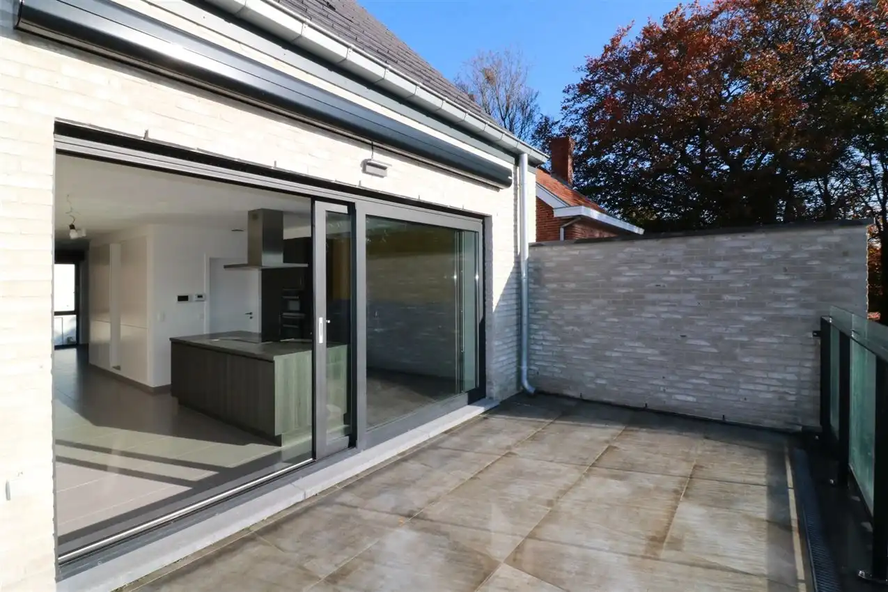 duplex met 2 grote slpk., zuidgericht terras, 2 parkings nabij centrum  foto 2