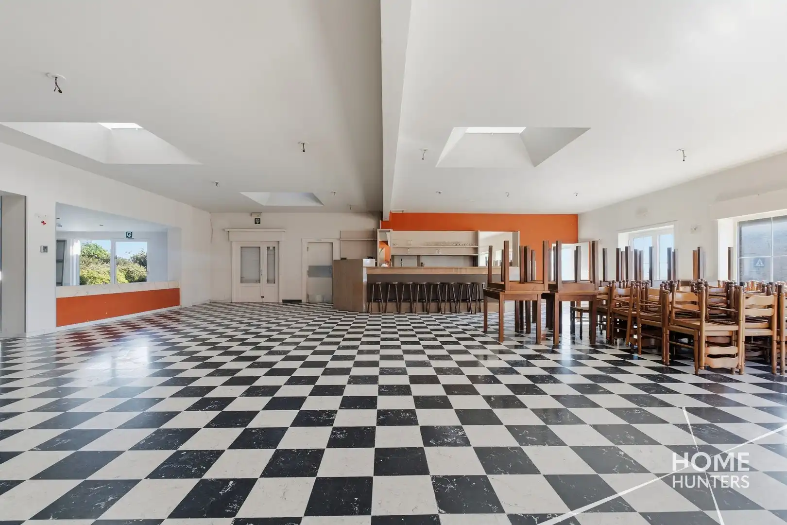 Café, feestzaal en woonst op ruim 1.400 m² met tal van mogelijkheden foto 6