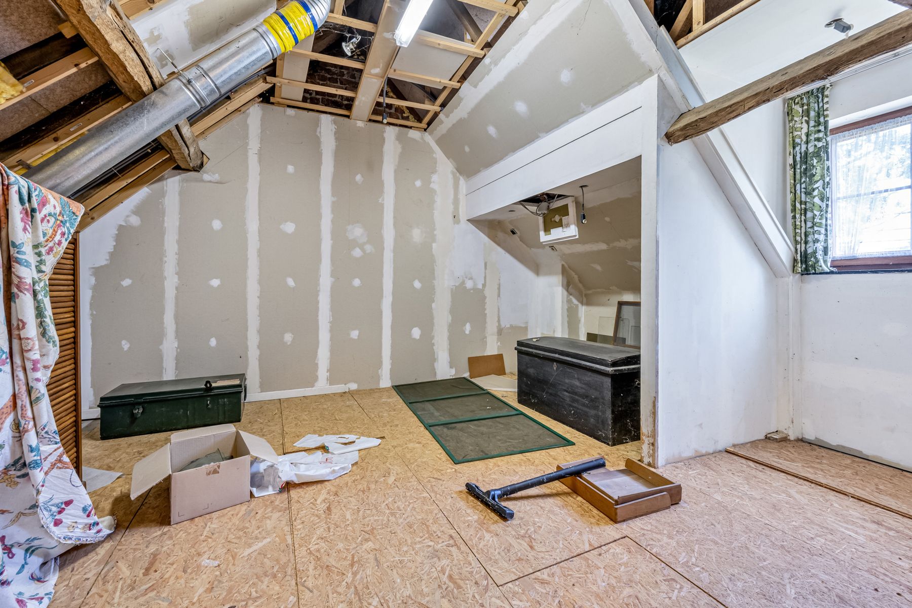 Charmante woning met karakter – ideaal renovatieproject! foto 16
