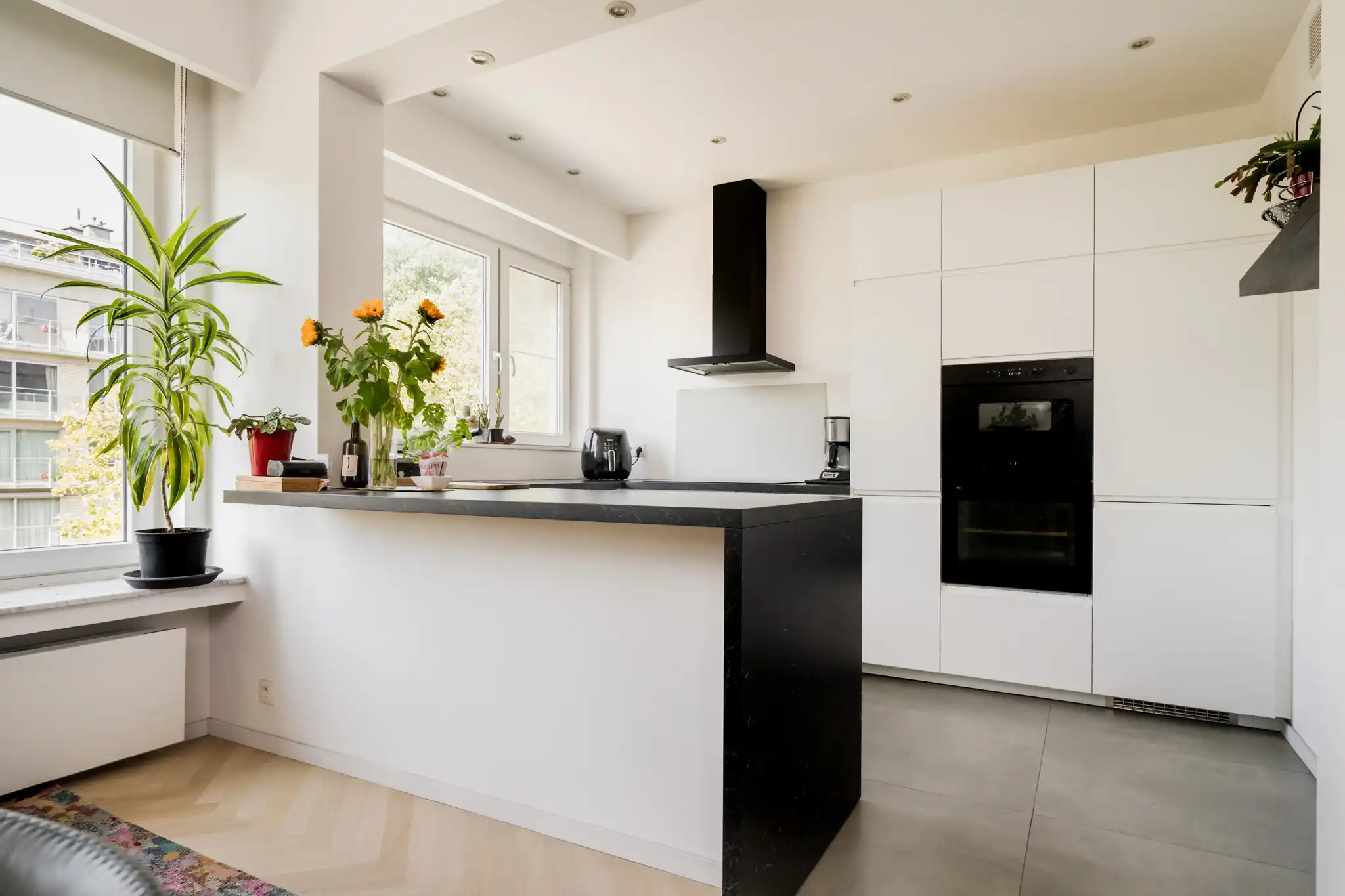 Prachtig gerenoveerd 2-slp appartement + bureel/dressing, terras én garage  foto 2