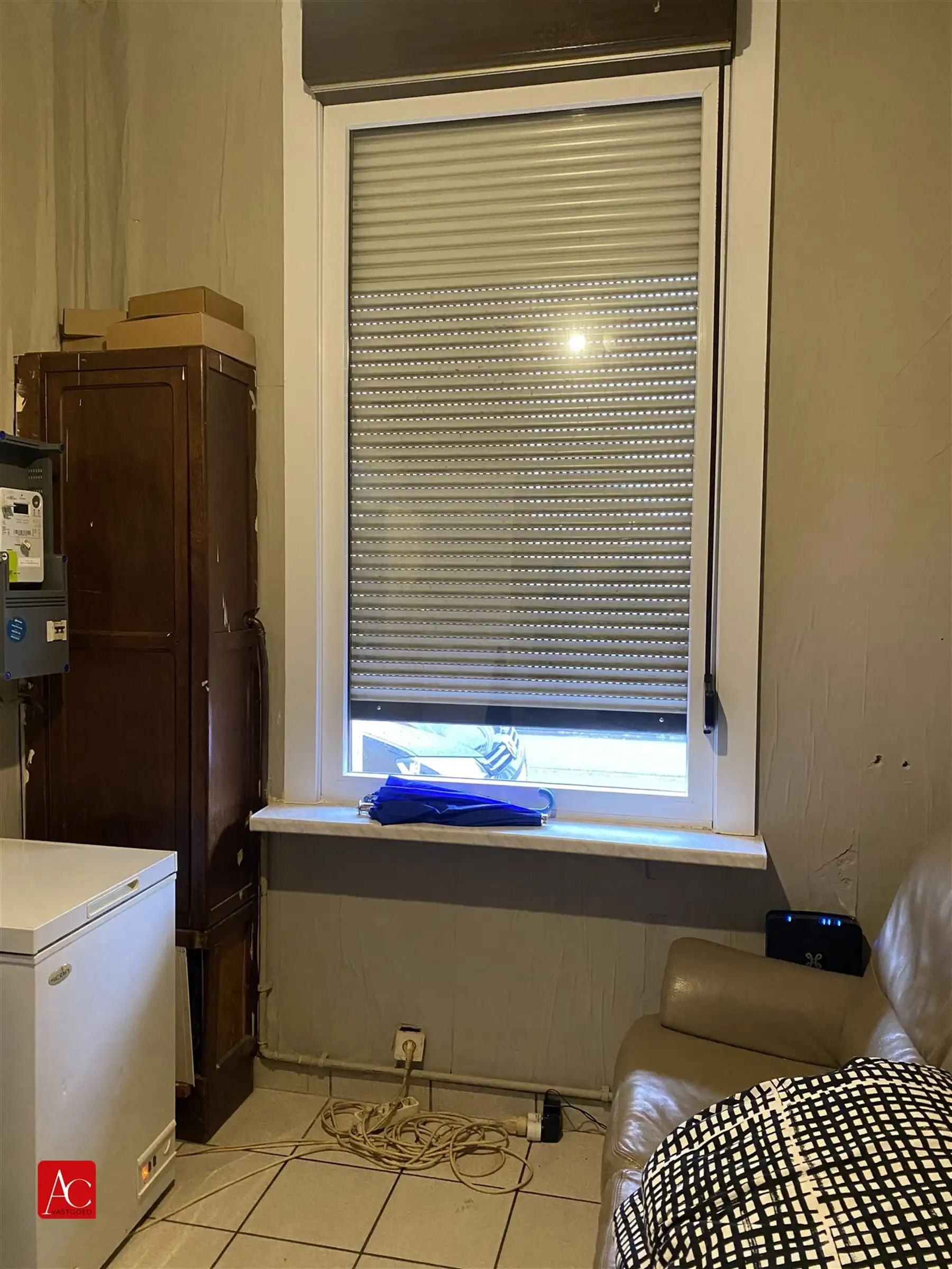 Totaal te renoveren starterswoning foto 3