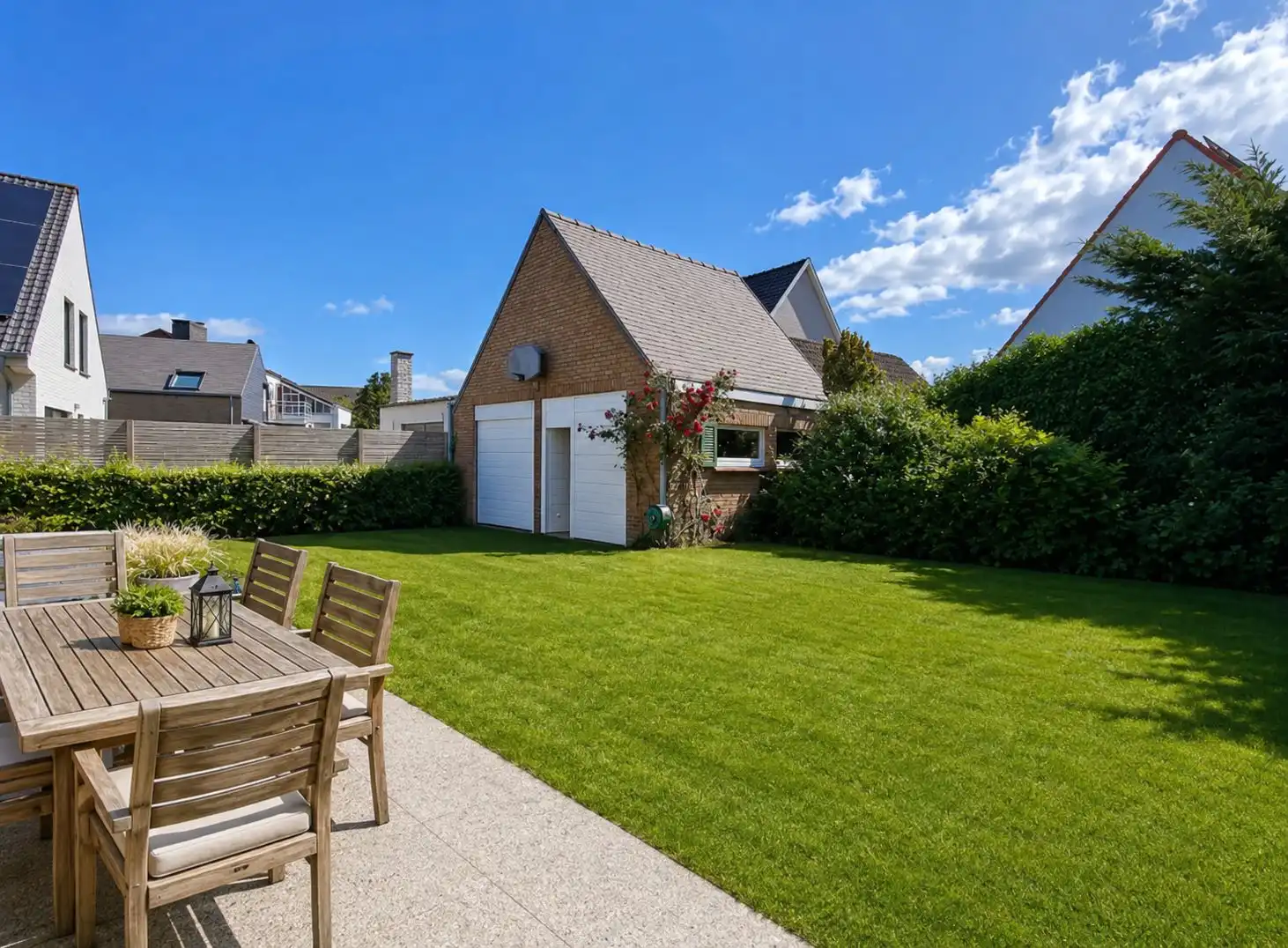 Ruime vrijstaande villa met dubbele garage op toplocatie in Oostende! foto 2