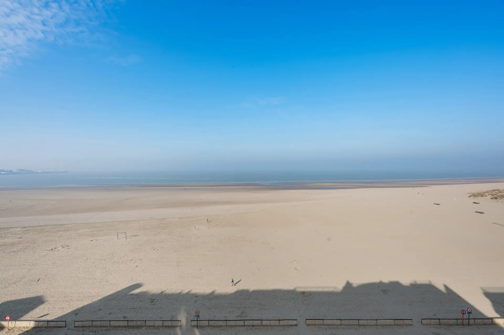 Lichtrijk hoekappartement met groot zuid gericht terras en adembenemend zeezicht foto 14