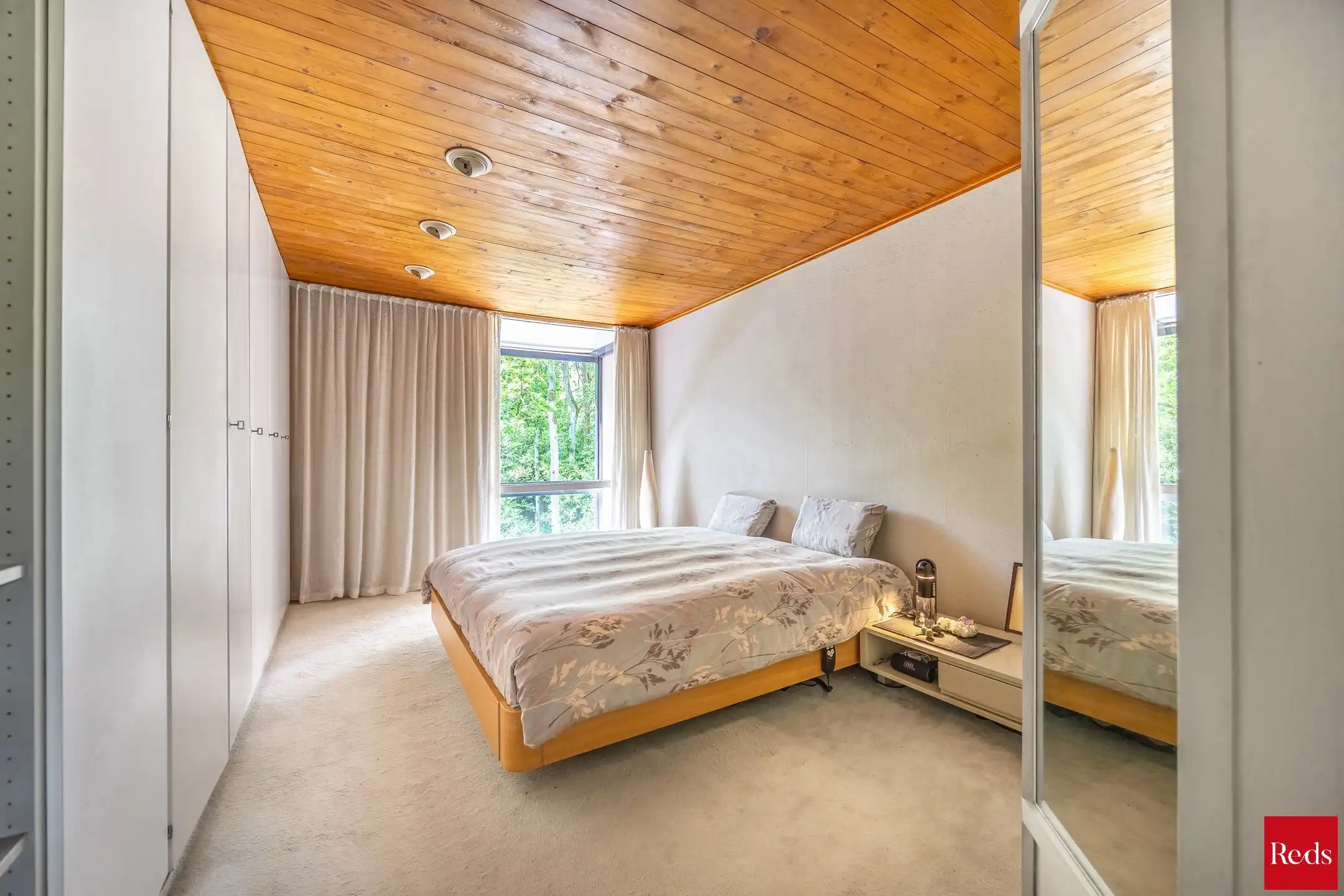 Architecturale woning in het groen met veel licht foto 19