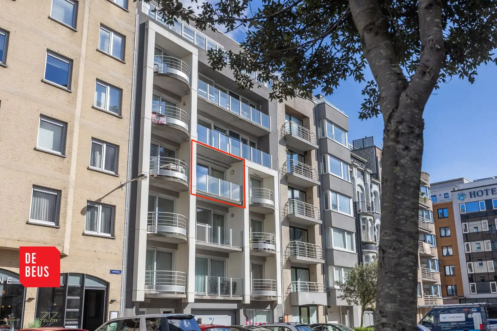 Moderne studio met een zonnig terras en lateraal zeezicht foto {{pictureIndex}}