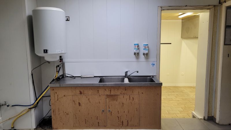 Roeselare-stadskern. Verhuurde handelsruimte met toiletten, keuken en berging van +/- 120m2. Deze buurt krijgt een flinke update. Ideaal als opbrengst of eigen uitbating. Vaste huurinkomsten! foto 11