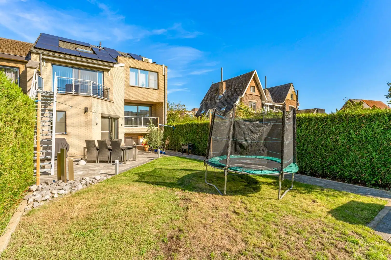 Zeer ruime, goed afgewerkte woning met diverse mogelijkheden nabij het centrum van Maaseik! foto 29