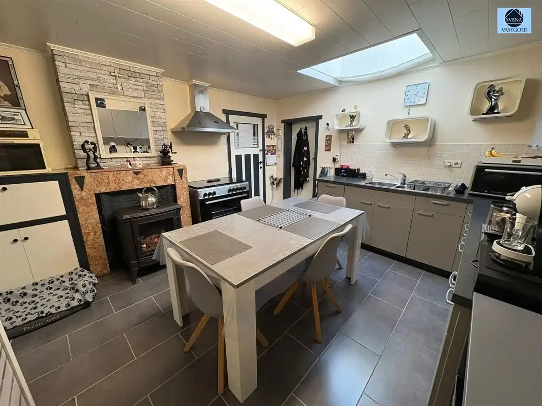 ZEER GOED GELEGEN WONING MET GARAGE EN 4 KAMERS. foto 3