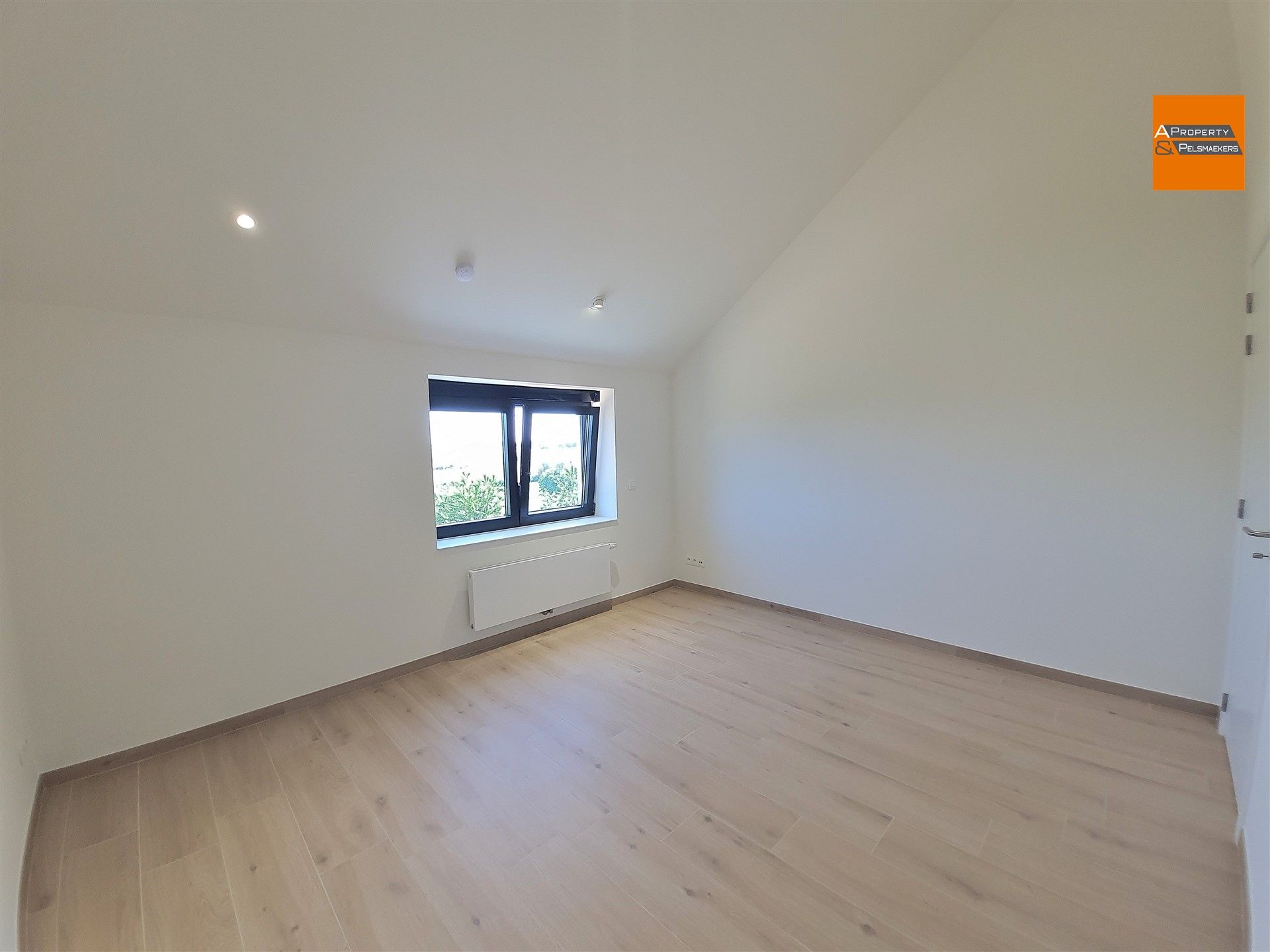 Nieuwbouw woning met 3 slaapkamers en tuin op toplocatie foto 16