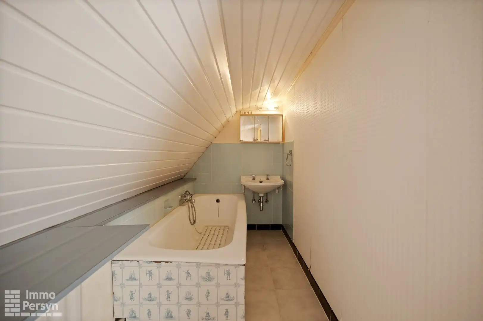 Woning met loods op een commerciële ligging foto 17