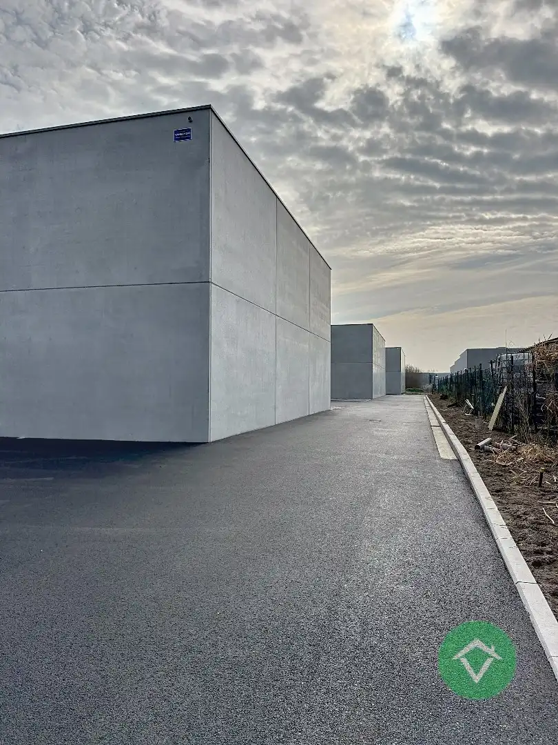 Nieuwbouw loods KMO-UNIT te koop – 192 m² met 2 parkeerplaatsen inbegrepen op de industriezone te Aartrijke foto 13