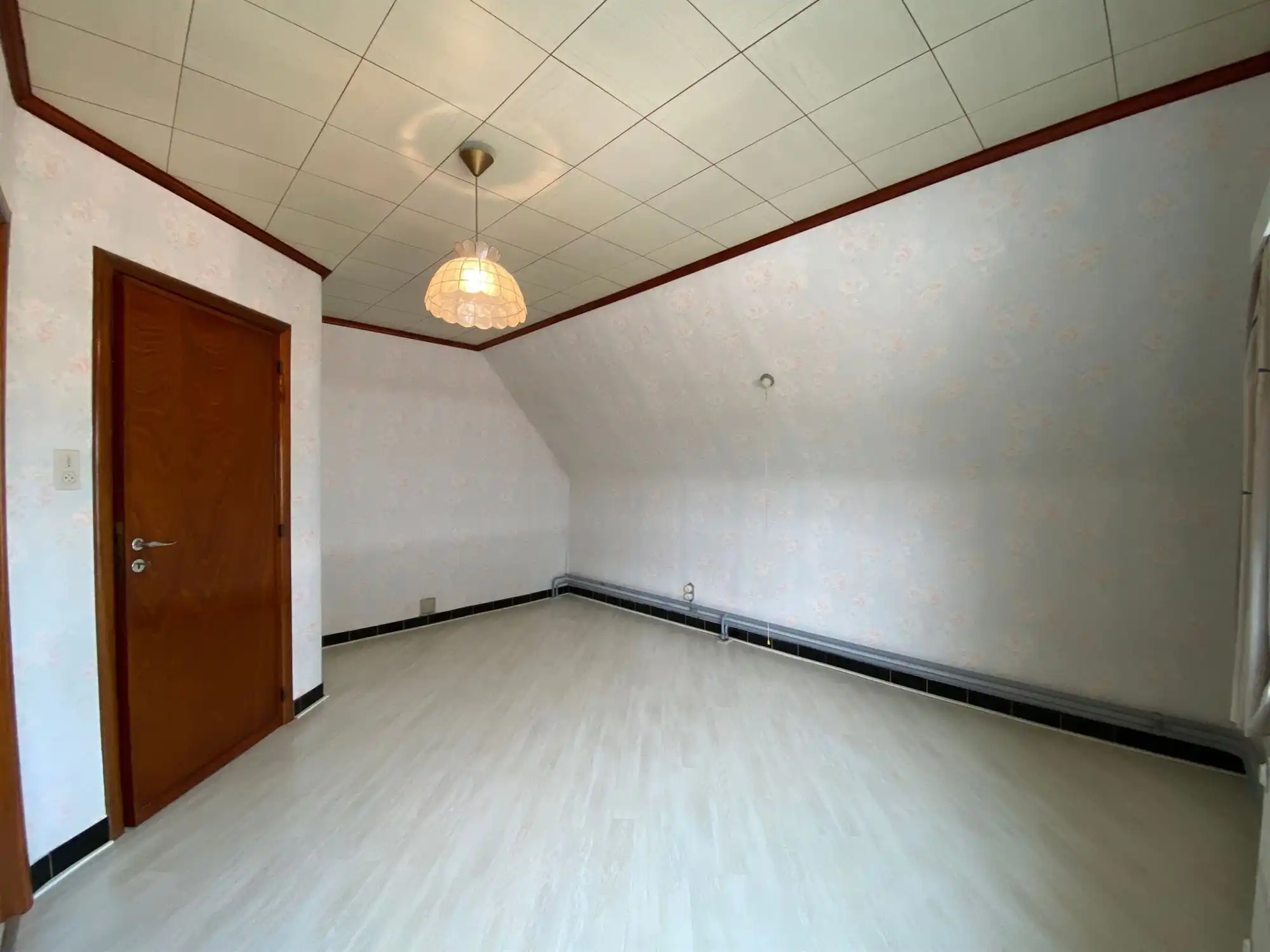 Charmante open bebouwing met 3 slaapkamers, grote garage en zonnepanelen foto 15