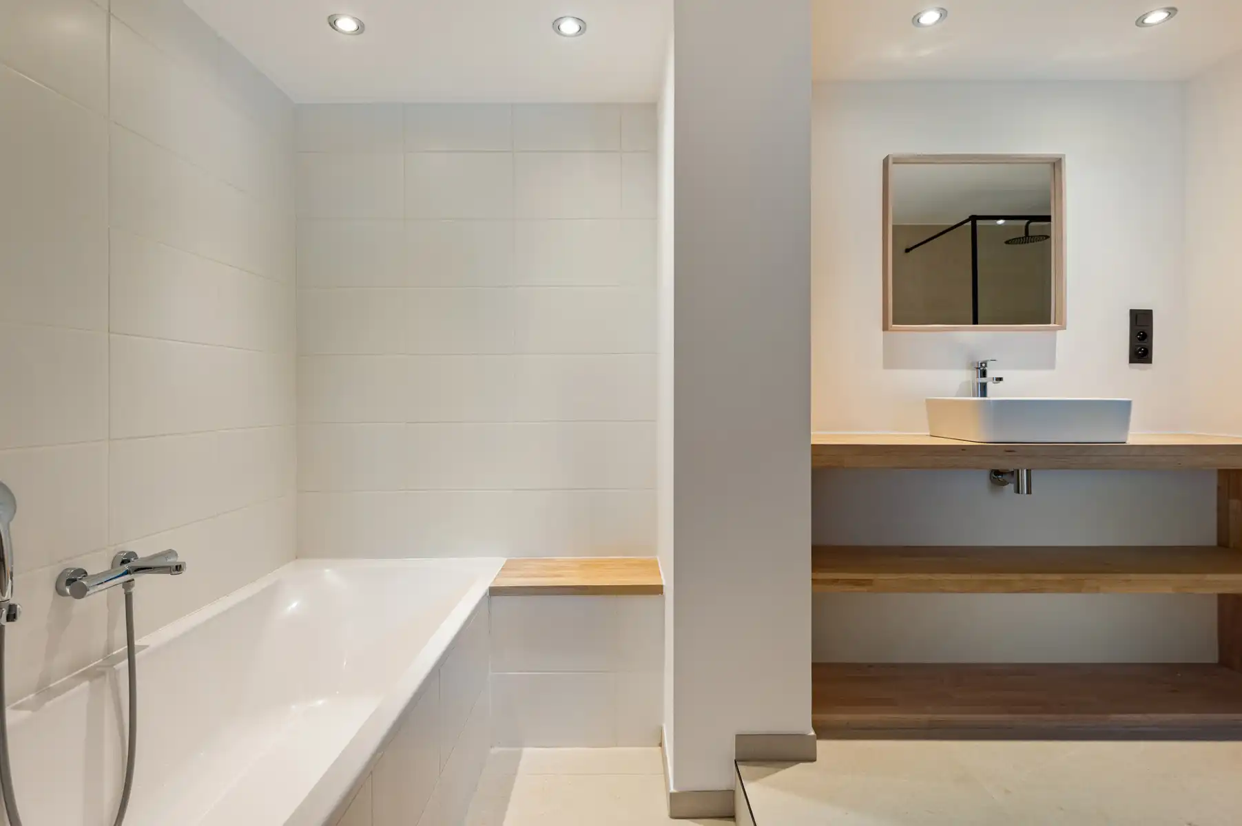 Instapklare gezinswoning met 4 slaapkamers, tuin en garage foto 22