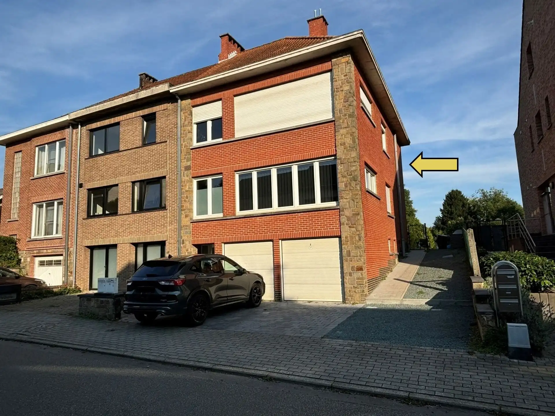 Prachtig appartement (1 slpks) met een kelder, kleine garage, autostaanplaats & GEEN LASTEN foto {{pictureIndex}}
