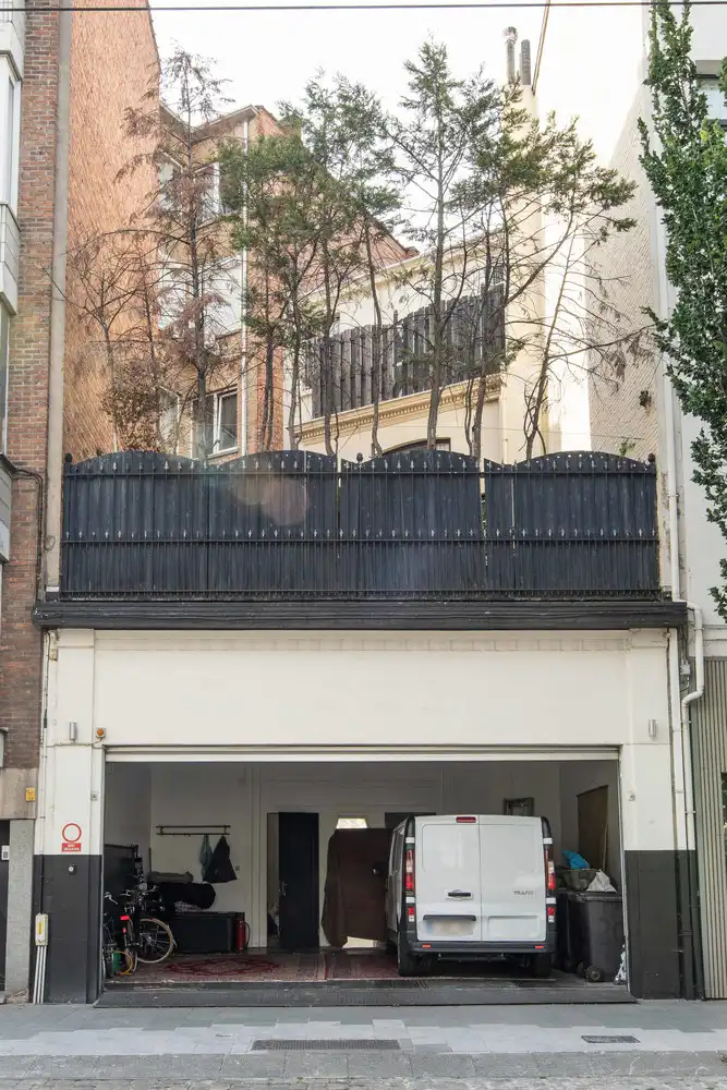 Ruime en luxueuze neoclassicistische herenwoning incl. dubbele garage en veelzijdige mogelijkheden op toplocatie te Antwerpen-Zuid foto 2