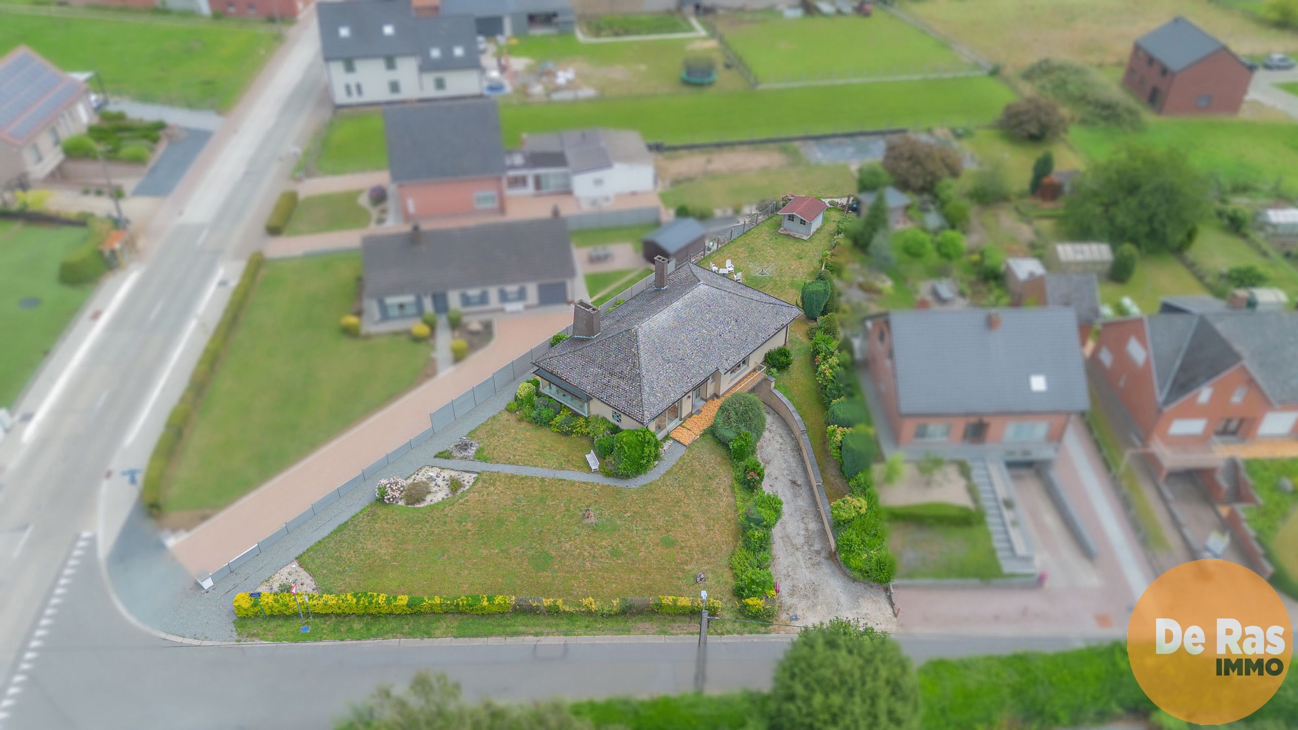 MOERBEKE - Goed onderhouden 4-gevelwoning nabij het station foto 4