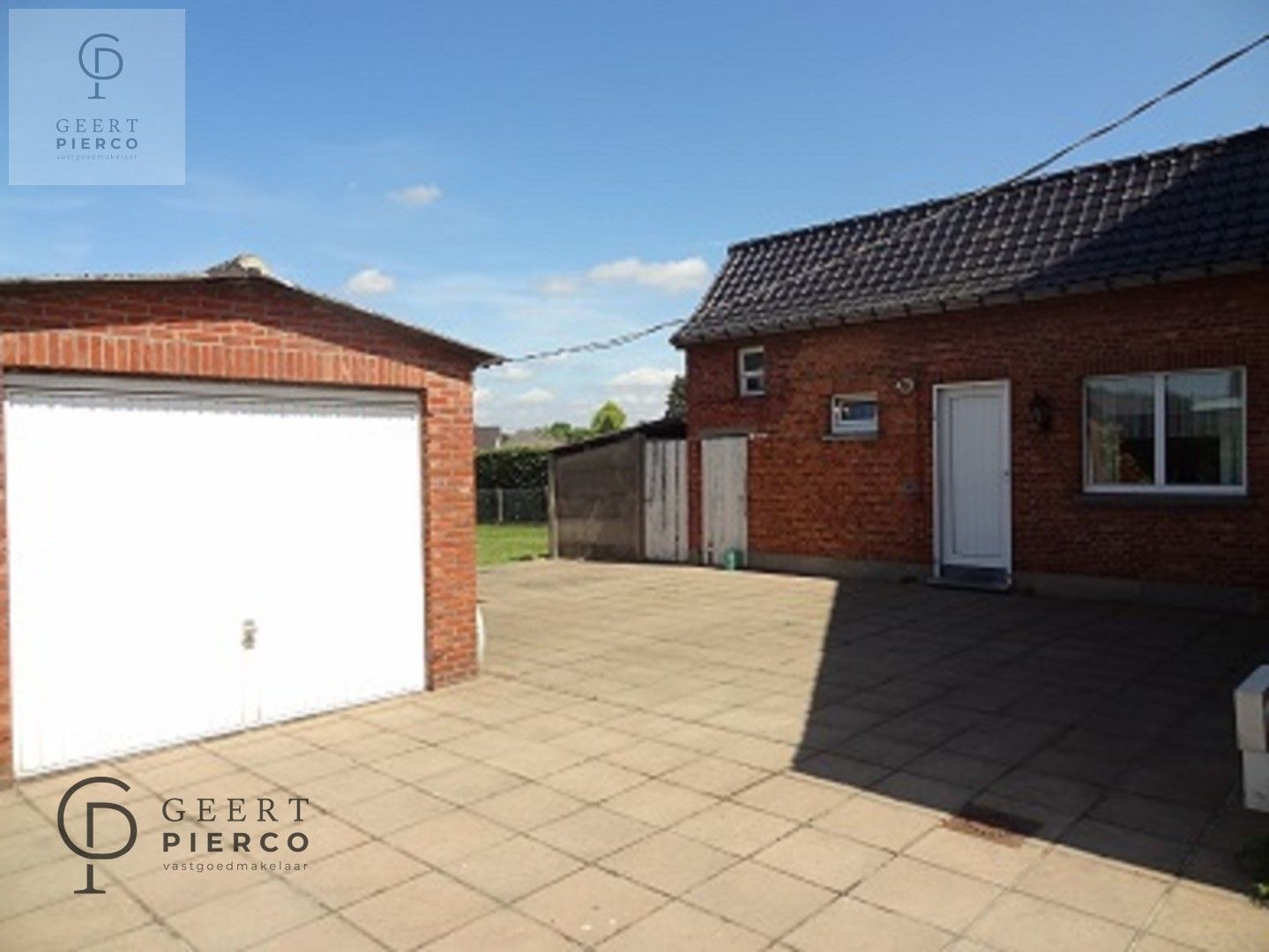Centraal tussen Hasselt en Sint-Truiden, treffen we aan de Steenweg 56 te Alken deze te renoveren woning met drie slaapkamer, garage en tuin op een perceel van 8a03ca (breedte perceel circa 22m). foto 27