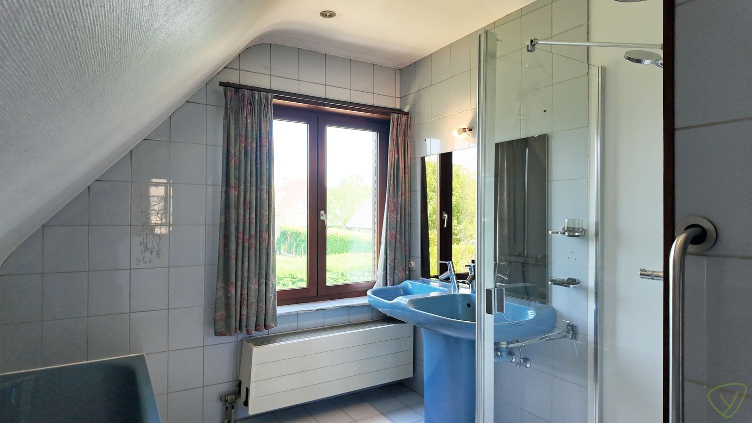 Villa op zonnig en ruim perceel met investeringspotentieel foto 18
