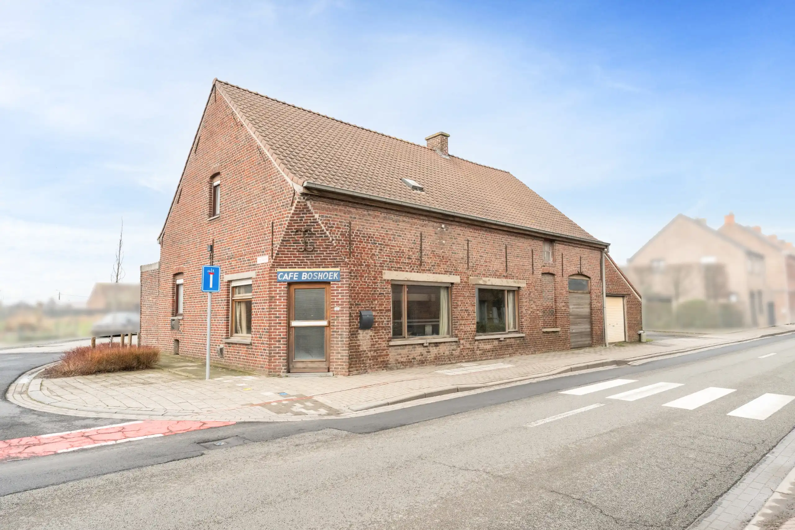 Voormalig te renoveren handelspand met woonst foto 2