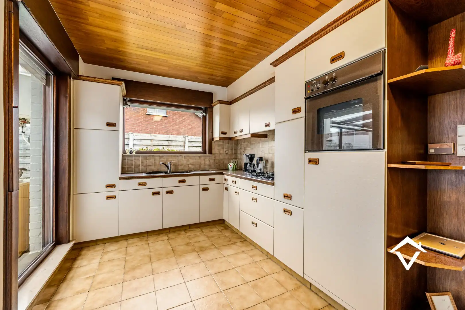 Ruime alleenstaande woning met 3 slaapkamers en garage te Koekelare foto 8