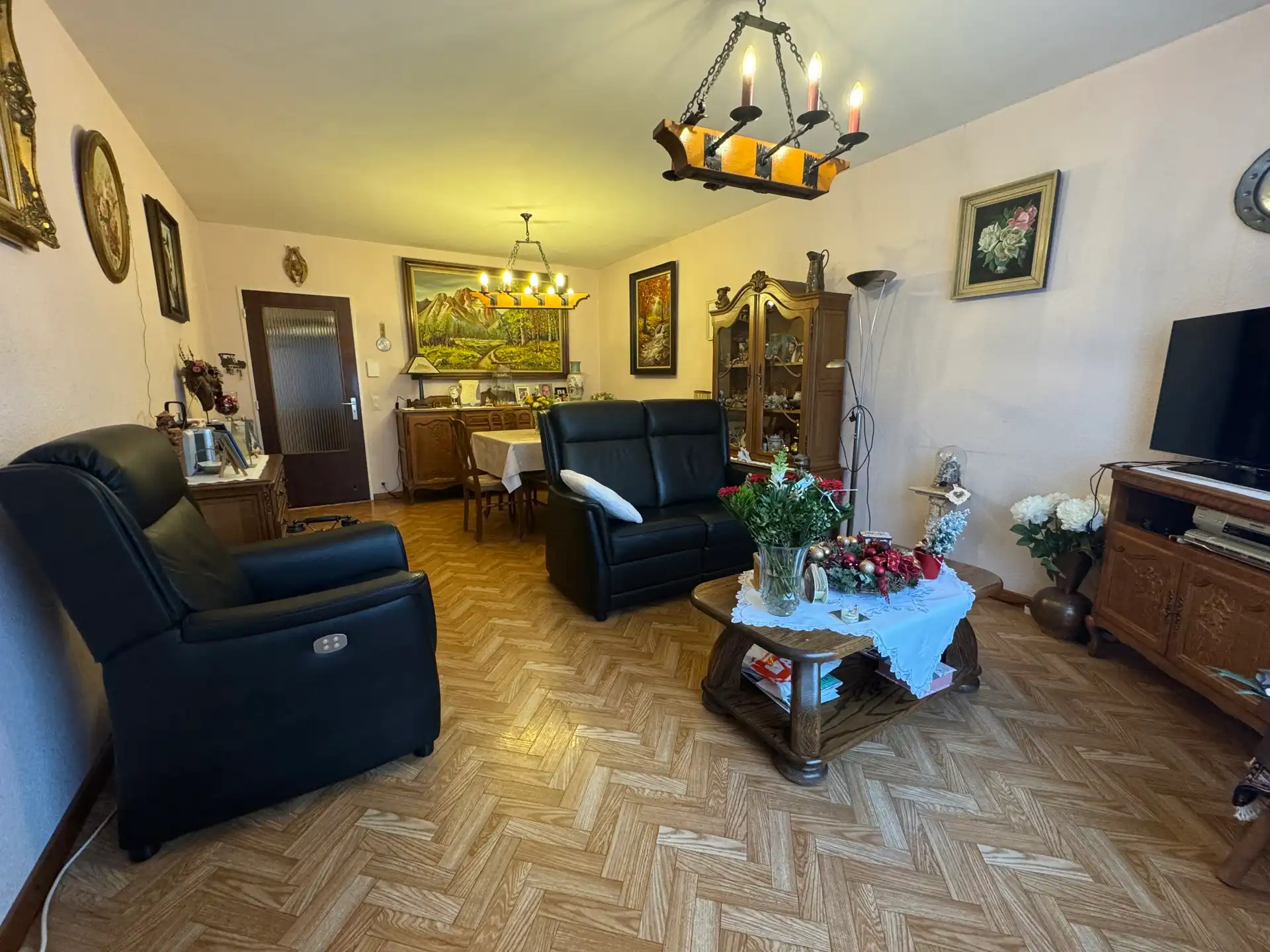 Gelijkvloers appartement met twee slaapkamers en garage foto 2