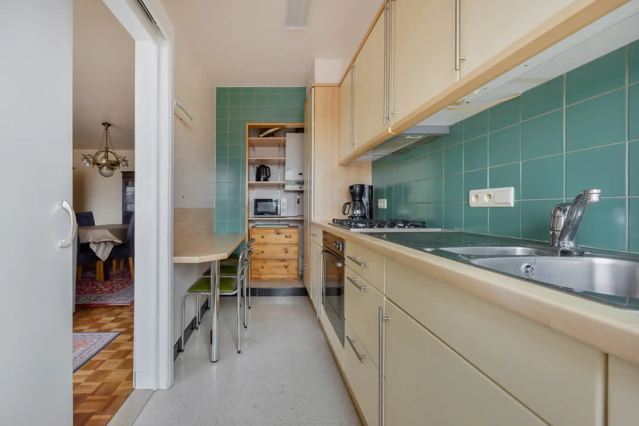 Appartement met 2 slaapkamers en terras op goede locatie foto 9