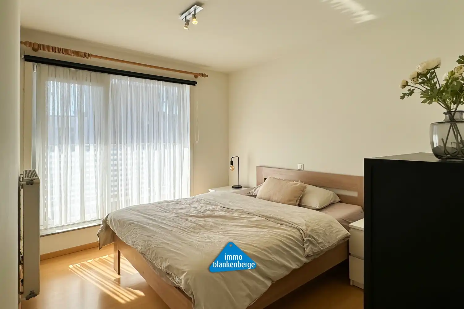 Ruim en modern appartement met twee slaapkamers foto 12