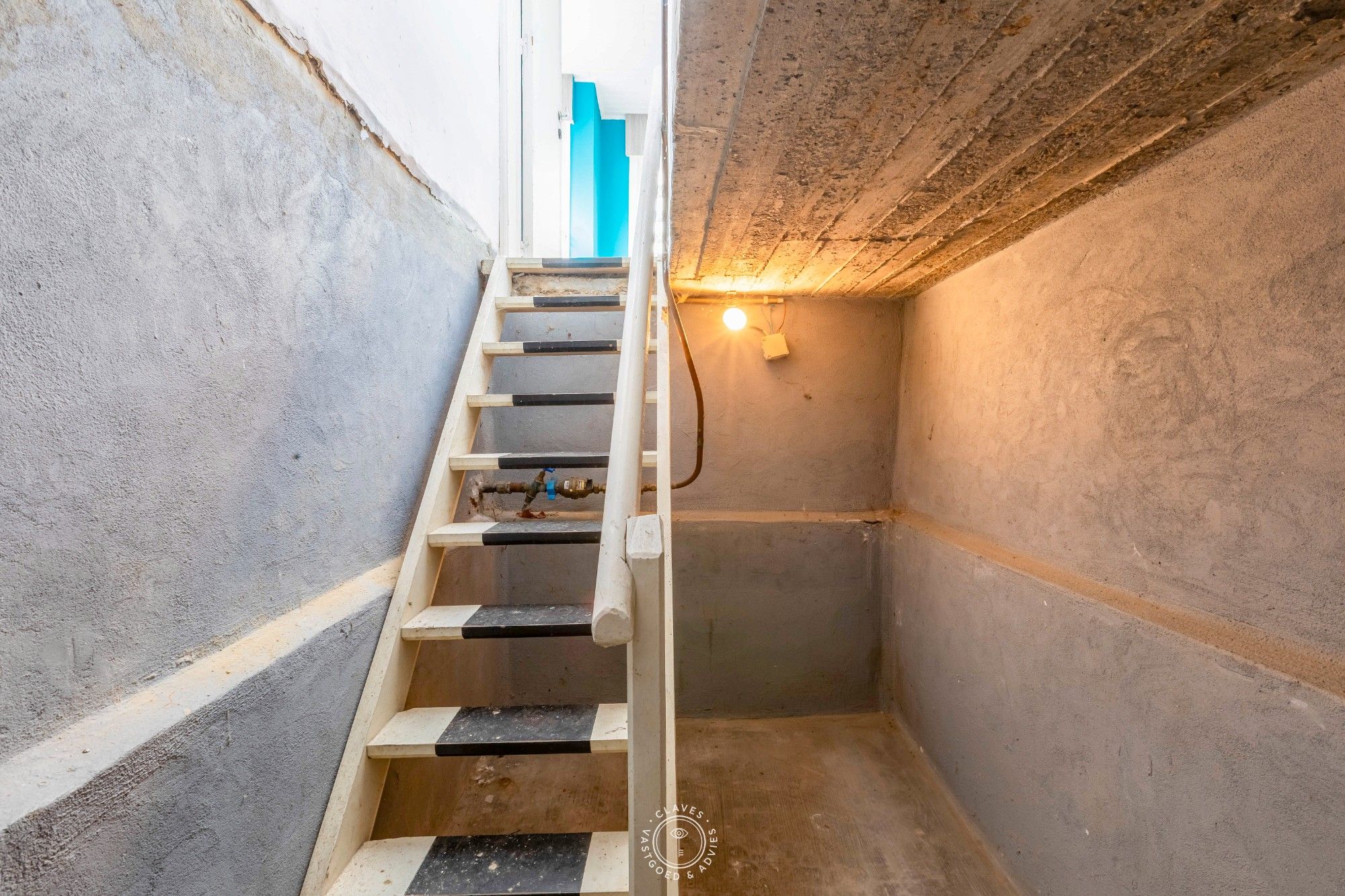 Woning met magazijn op een fijne locatie foto 6