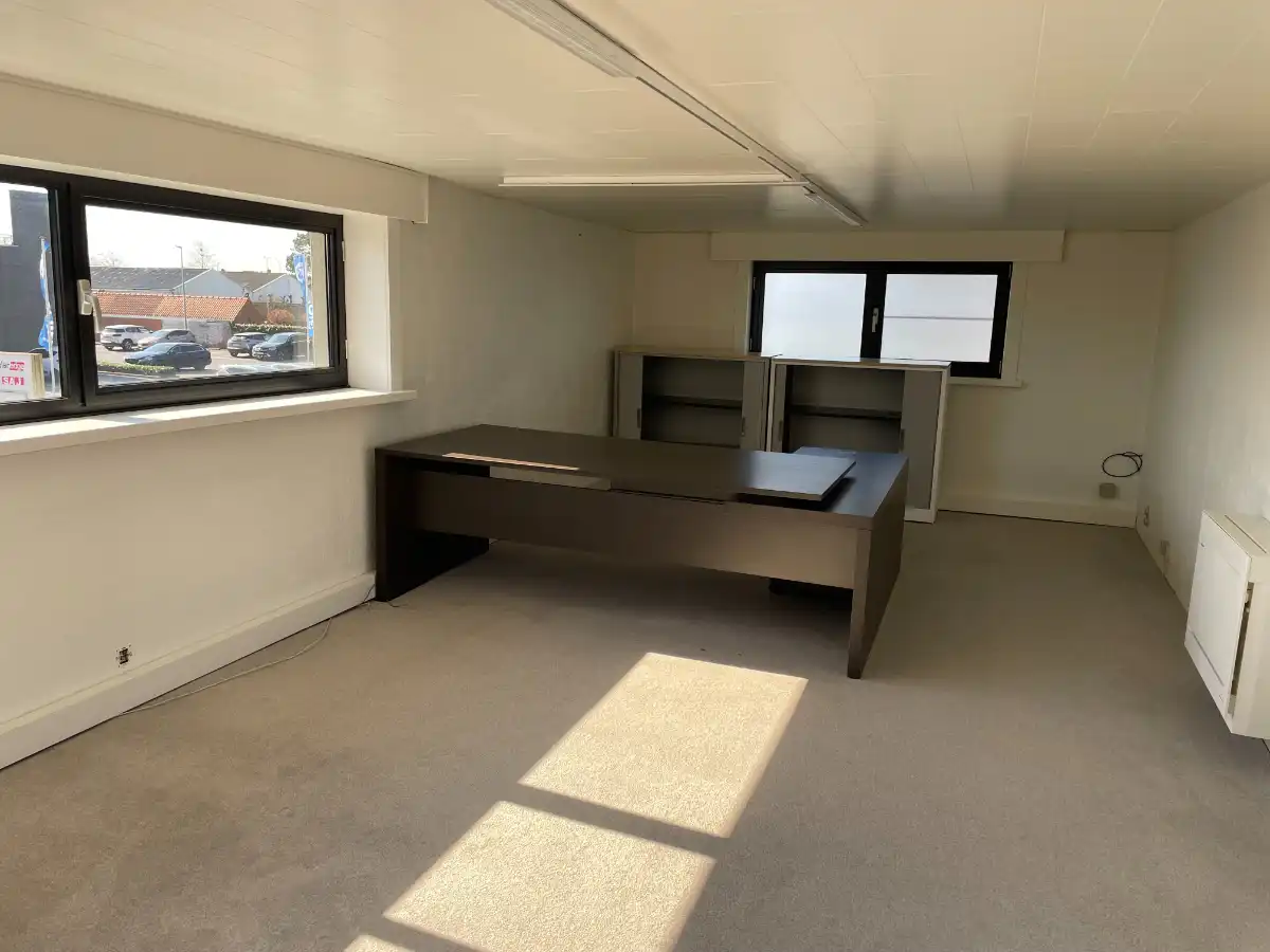 TOONZAAL + MAGAZIJN + KANTOOR foto 17