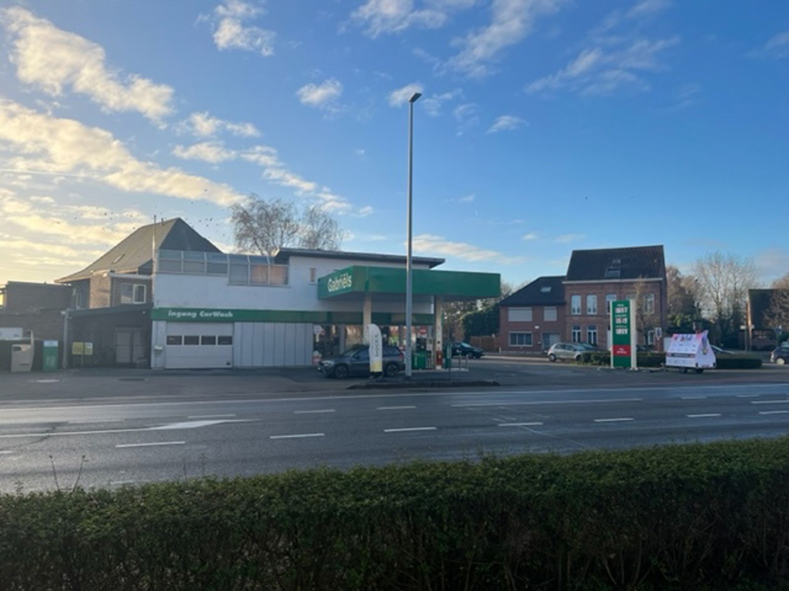 Tankstation met winkel & gebouw foto 7