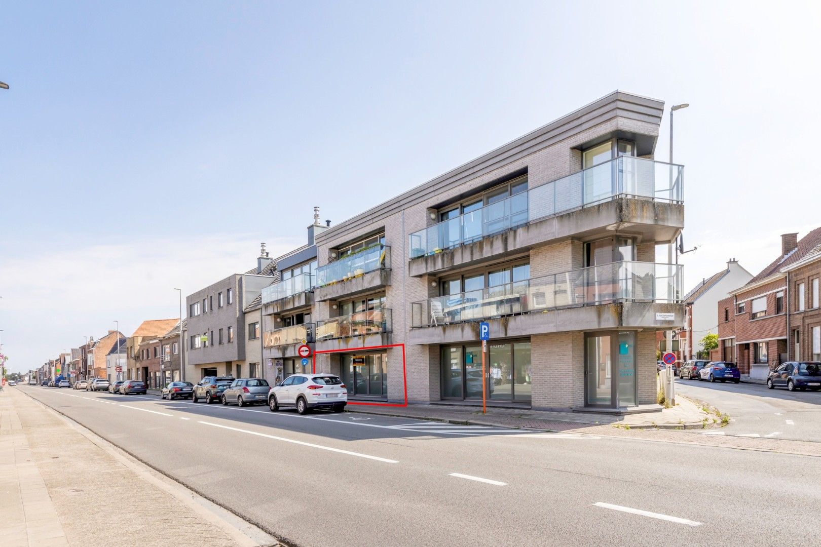 INSTAPKLAAR COMMERCIEEL GELIJKVLOERS OF KANTOOR foto 2