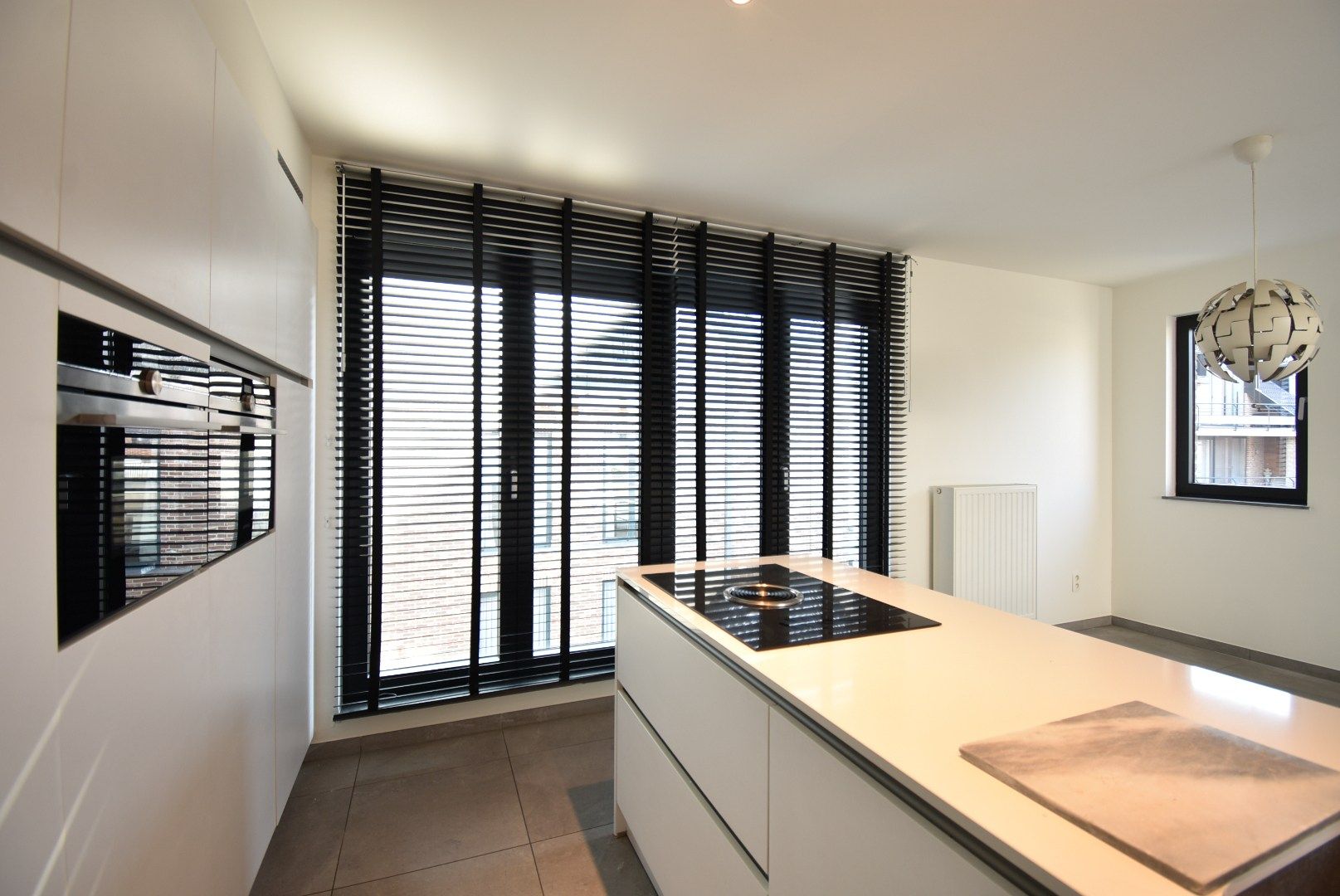 Knap afgewerkt duplexappartement met twee slaapkamers, terras, berging en standplaats vlak aan het dorpsplein van Hoeselt foto 12