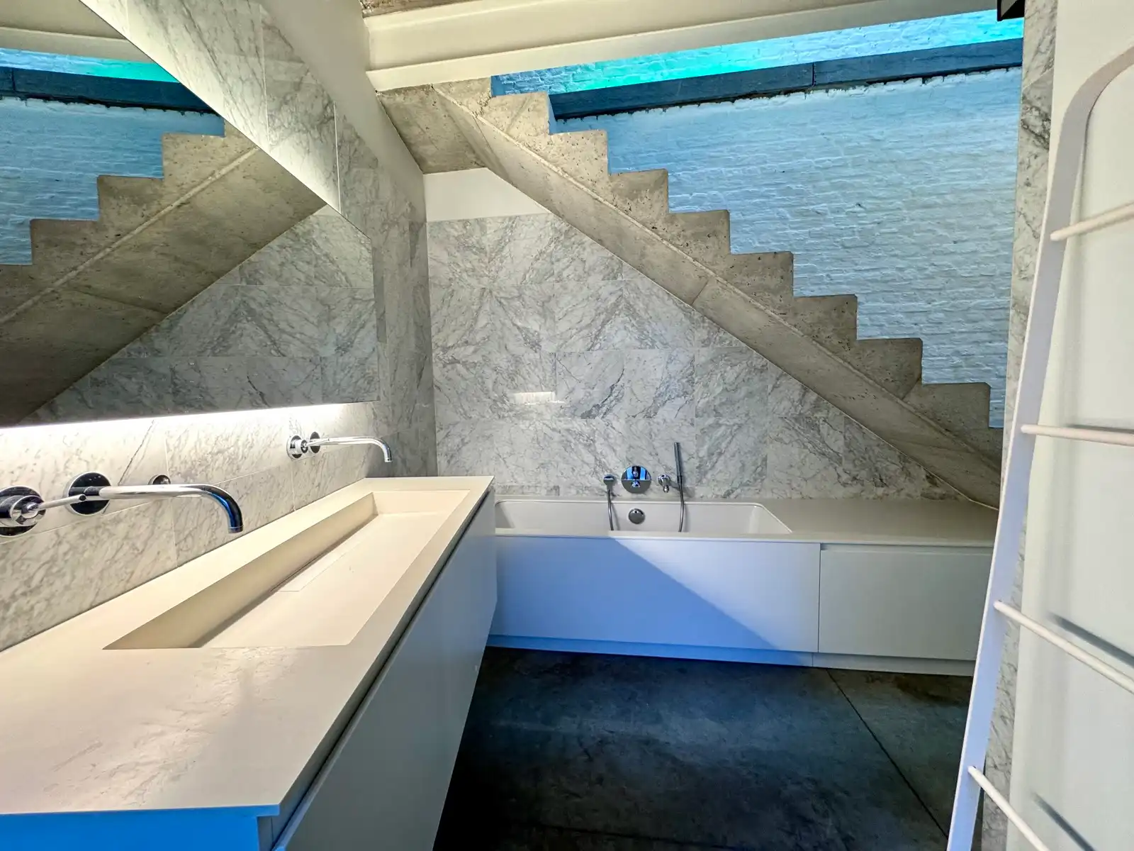 't Zuid - Prachtig en uniek herenhuis/triplex met terras foto 16