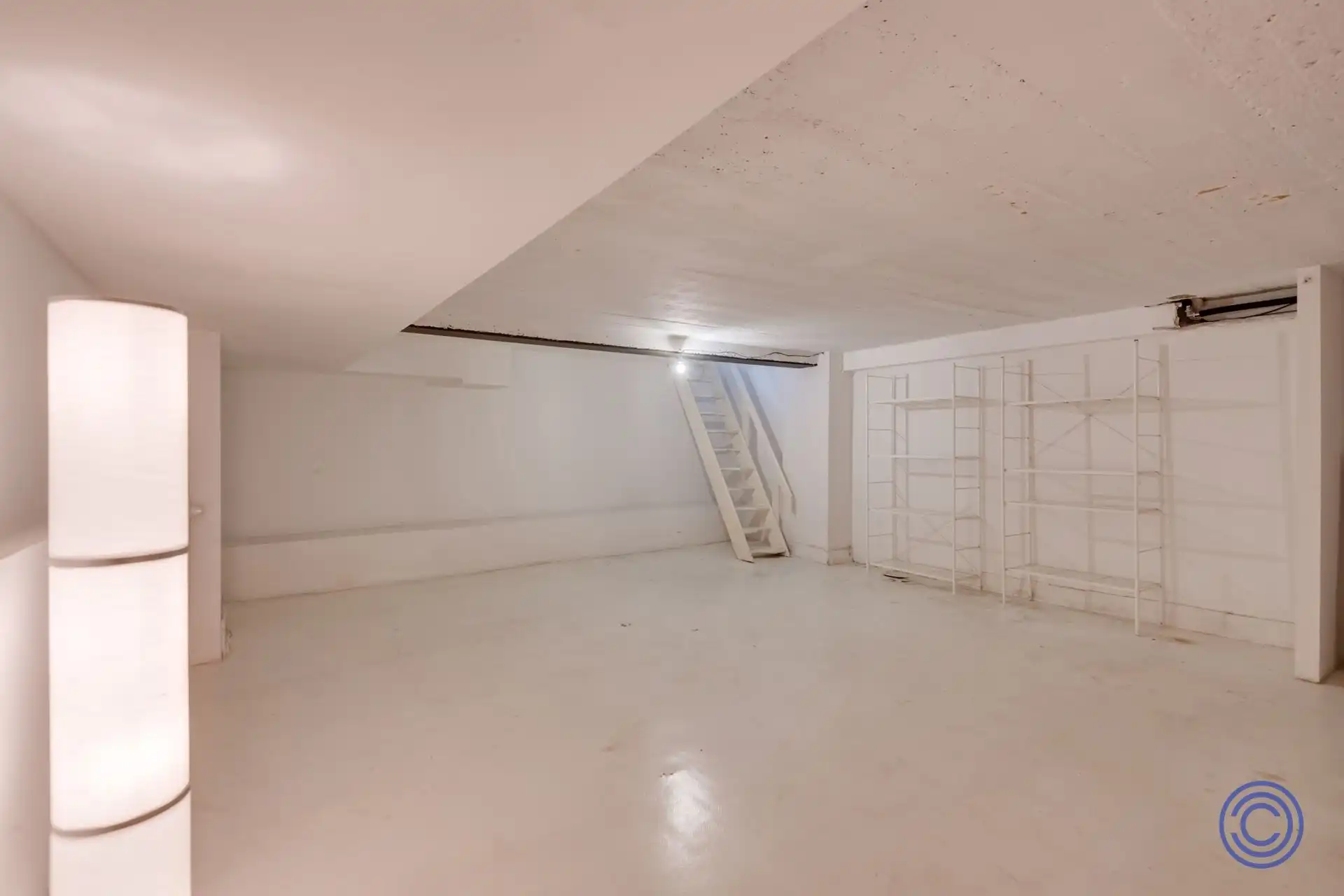 Veelzijdig pand met stadskoer en ruime kelder op toplocatie nabij het Eilandje foto 8