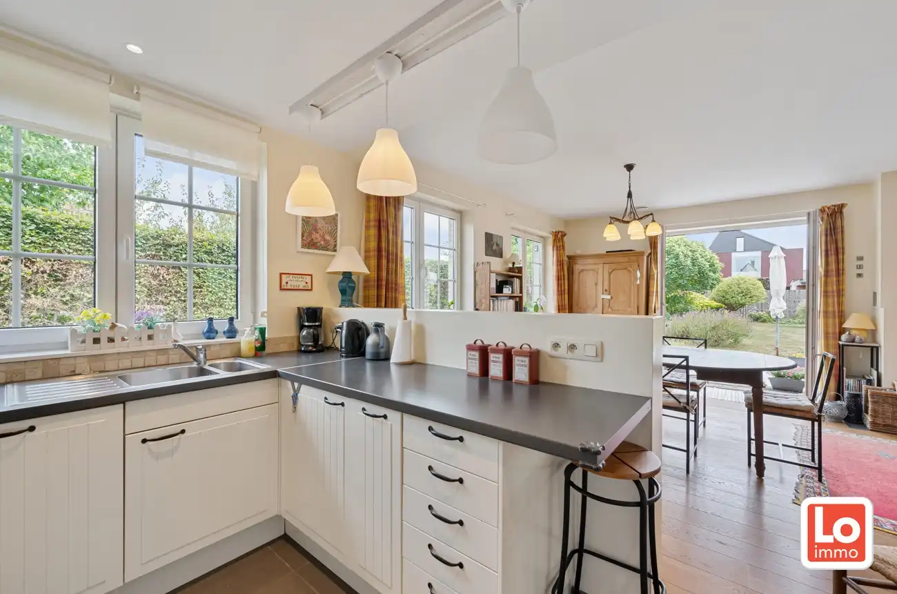 Degelijke, ruime en lichtrijke open woning met inpandige garage op een rustige locatie en toch vlakbij&nbsp; het centrum van het bruisende Lochristi! foto 10