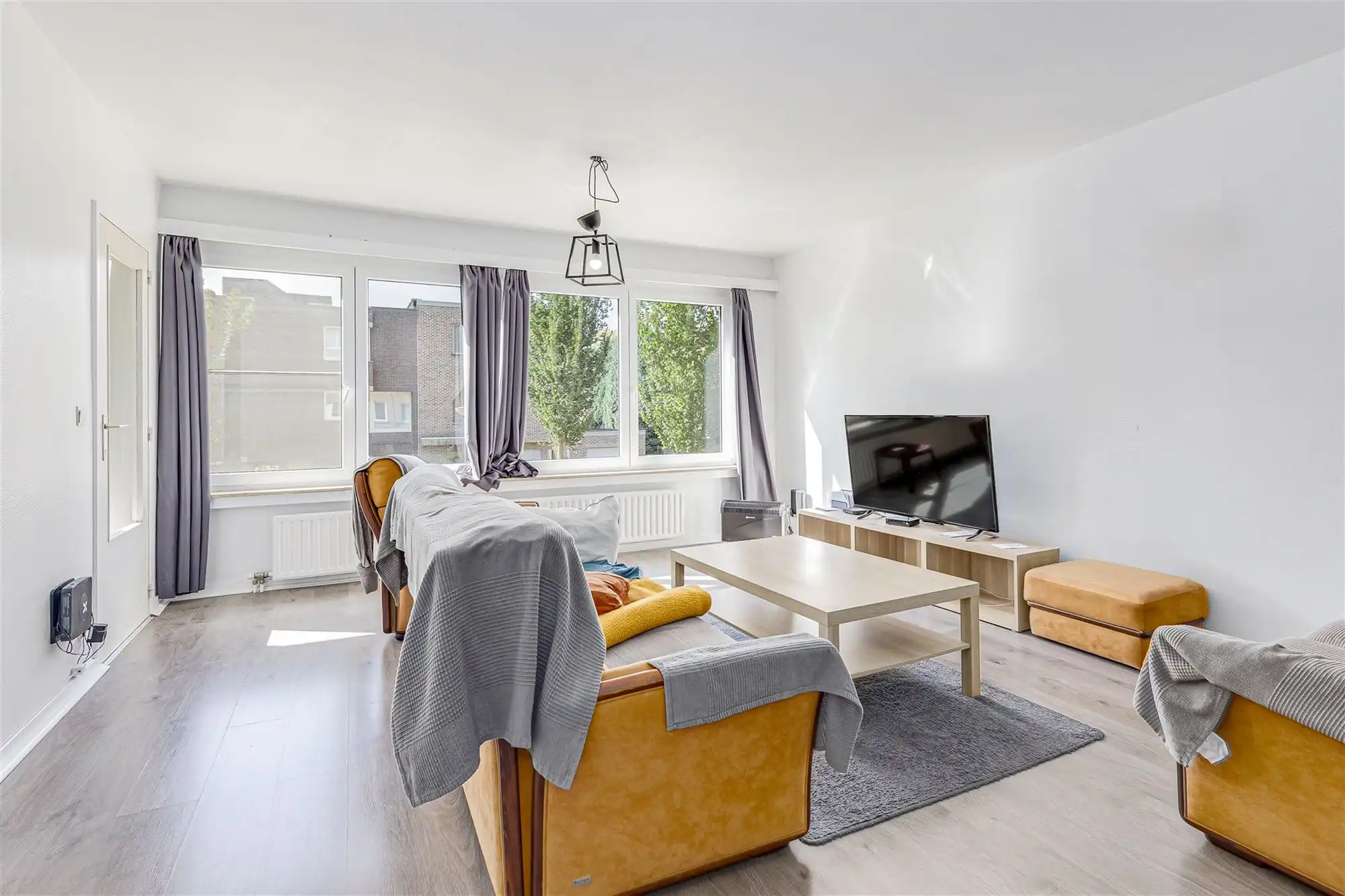 Ruim appartement met 2 slpk + terras te koop in Mortsel foto 2