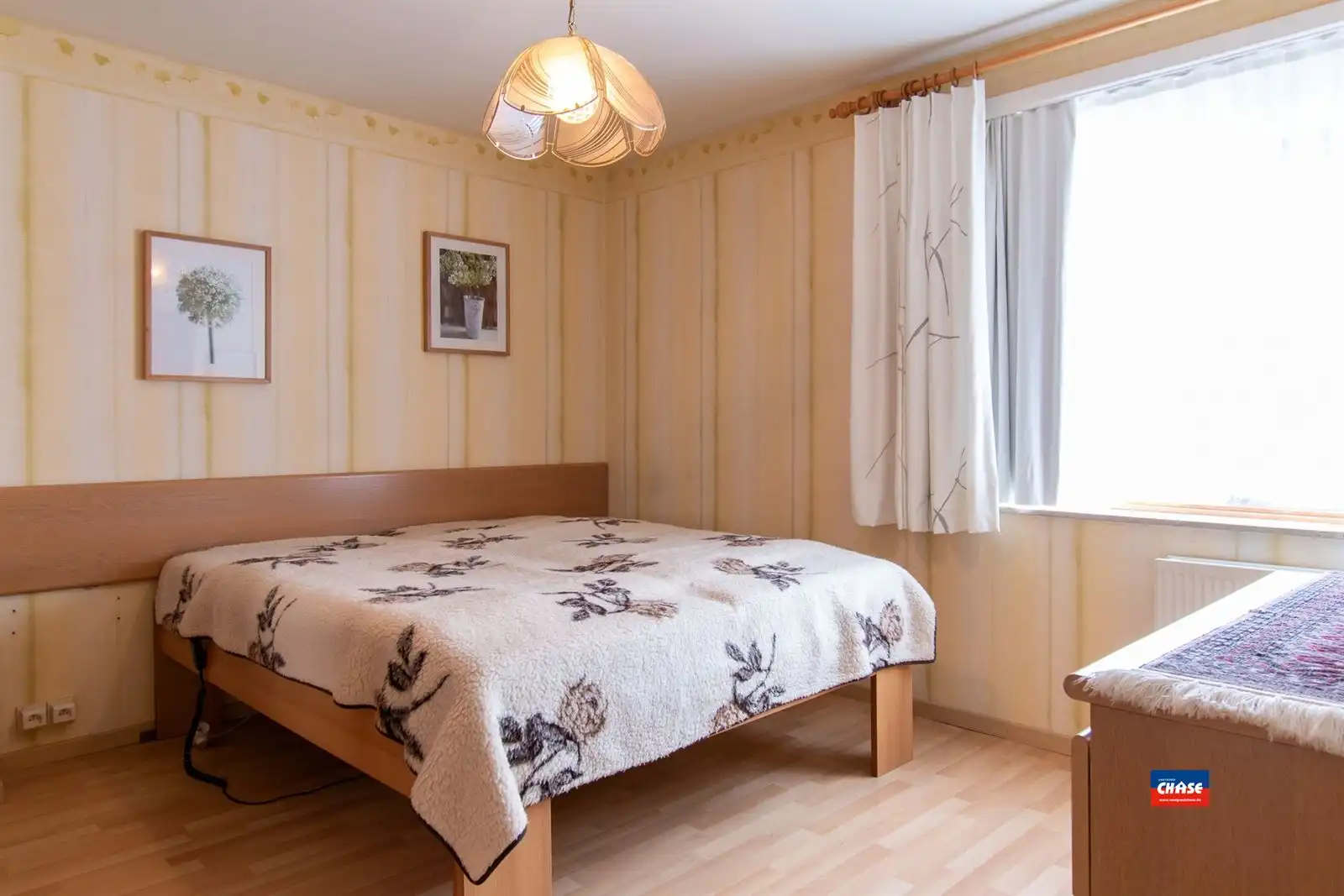 Op te frissen rijwoning met 3 slaapkamers, zolderkamer en gezellige zuid tuin. foto 16