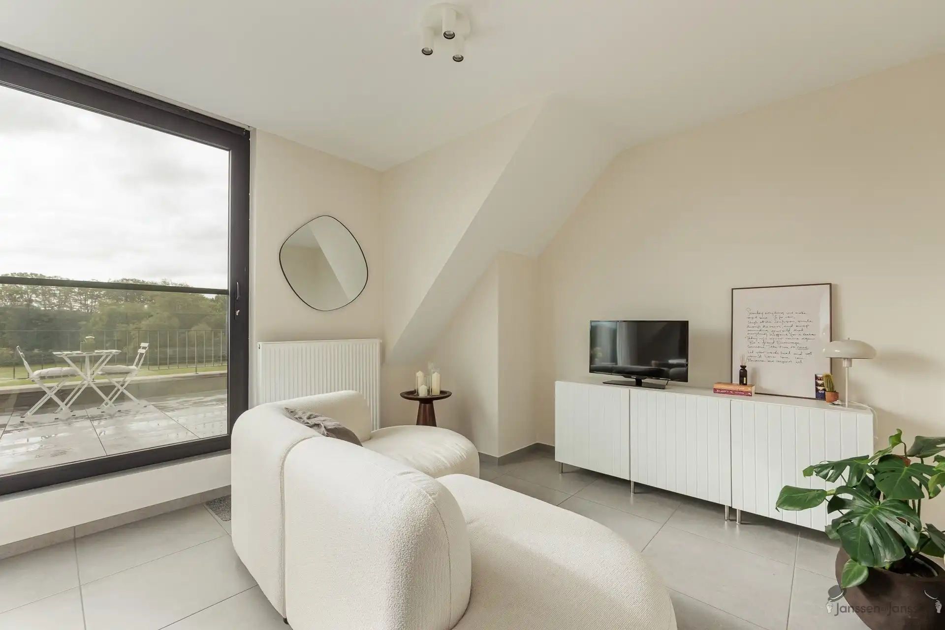 Mooi appartement met schitterend uitzicht en groot terras en parkeerplaats foto 7