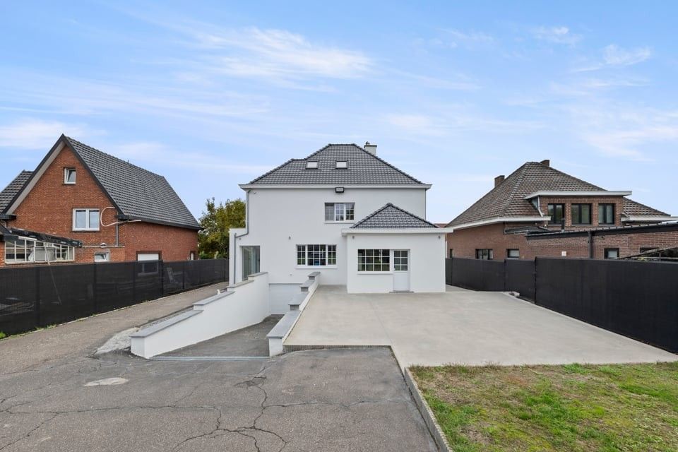 RUIME, GERENOVEERDE OPEN BEBOUWING MET 6 SLKS EN KNAPPE TUIN IN ALKEN foto 50