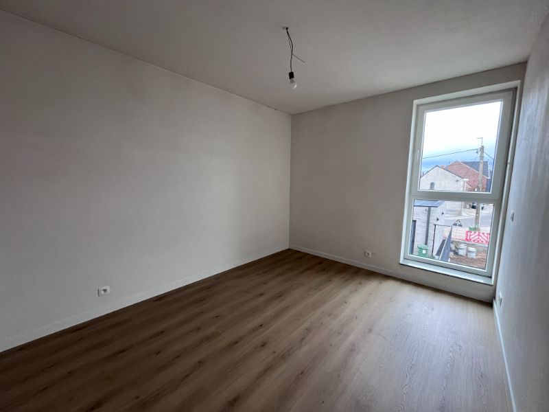 HOB met garage en zonrijke tuin nabij tal van verbindingswegen foto 13