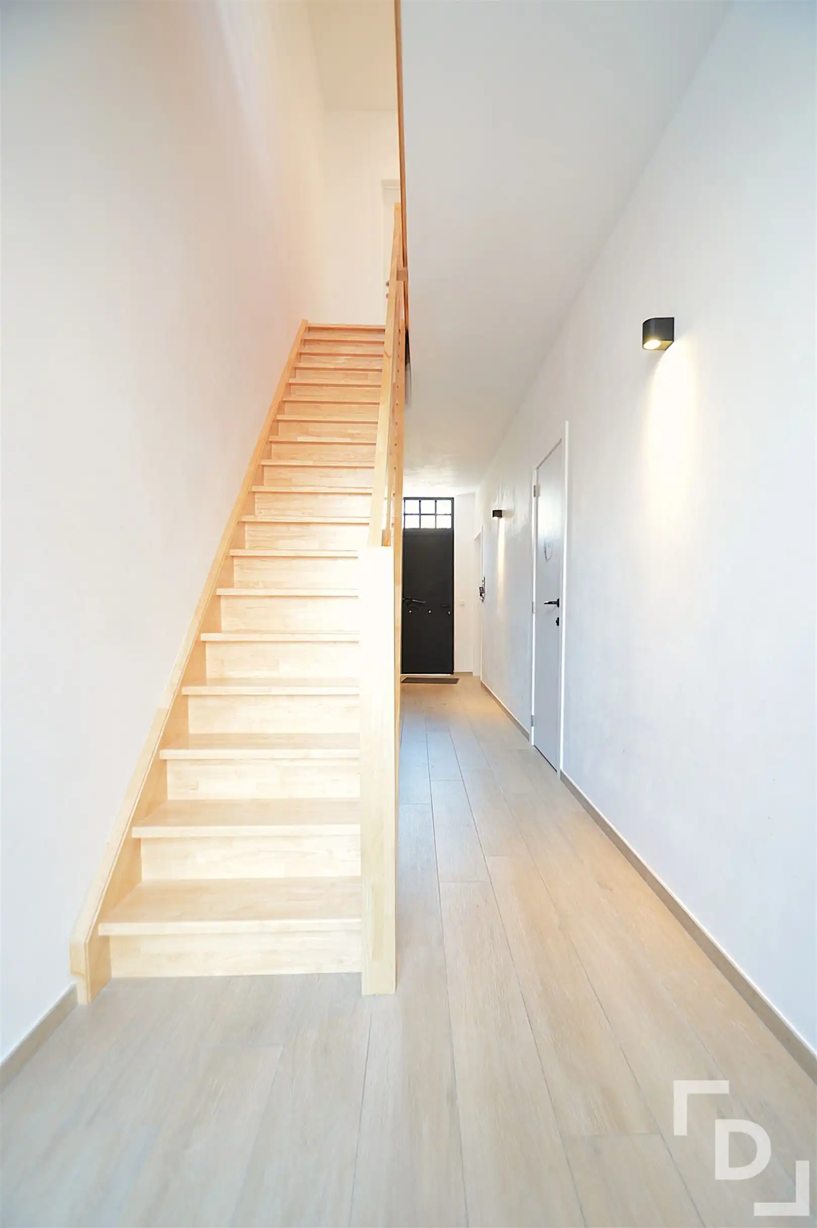 Volledig gerenoveerde, karaktervolle woning met tuin in Ieperse stadscentrum foto 2