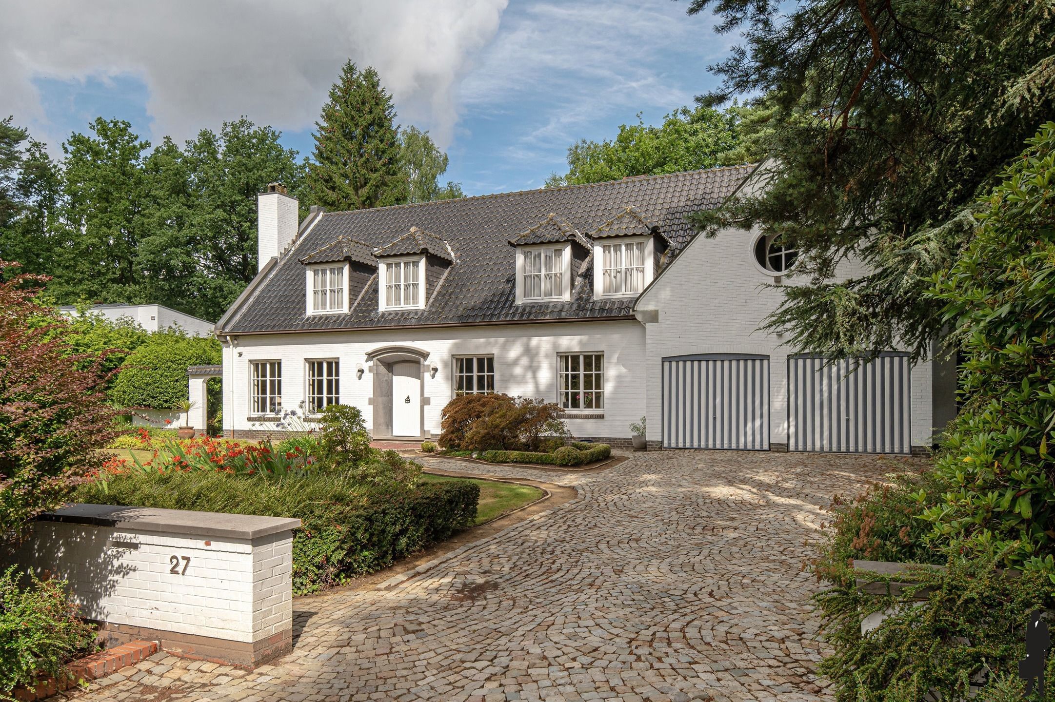 Hoofdfoto van de publicatie: Charmante vrijstaande villa op 1.909 m² in Koningshof!
