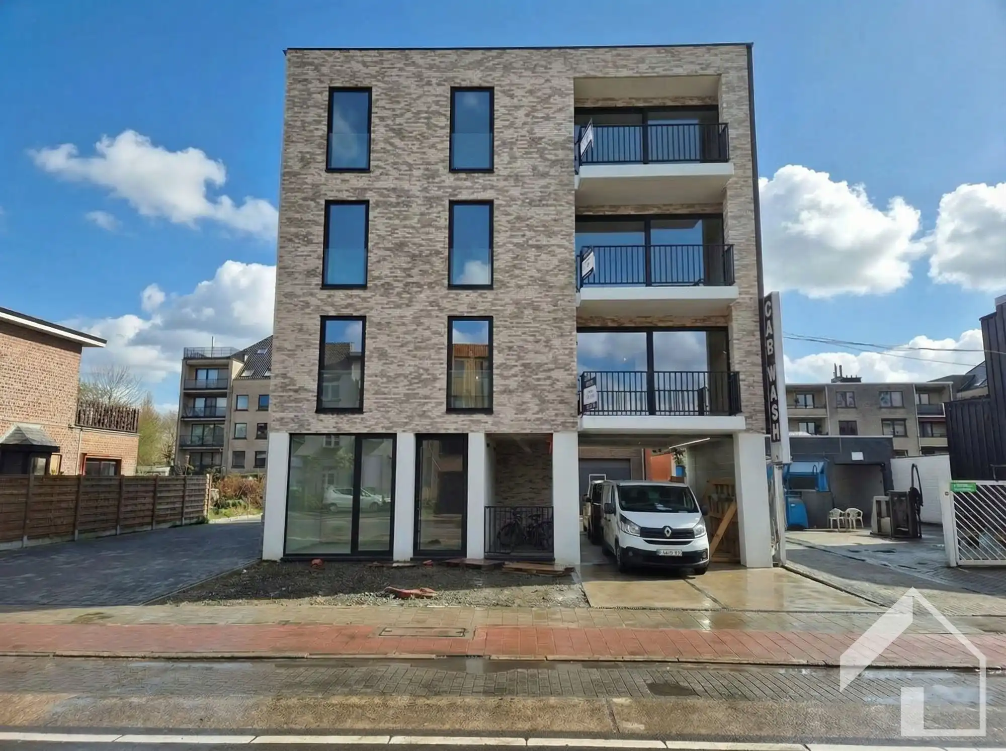 Nieuwbouw appartement op de 2de verdieping met 2 slaapkamers en lift  foto {{pictureIndex}}