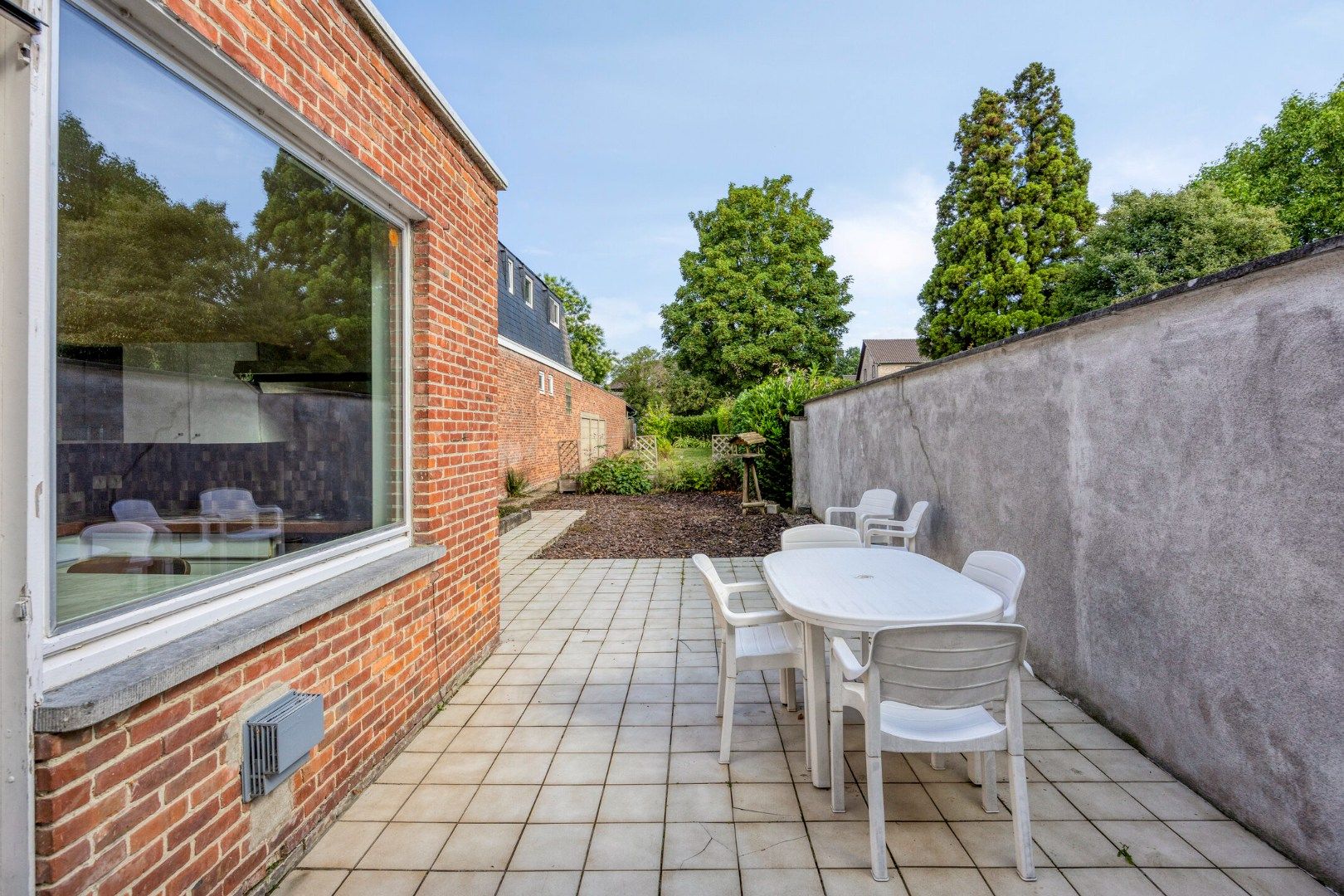 Charmante rijwoning met terras en diepe tuin aan centrum Tongeren foto 24