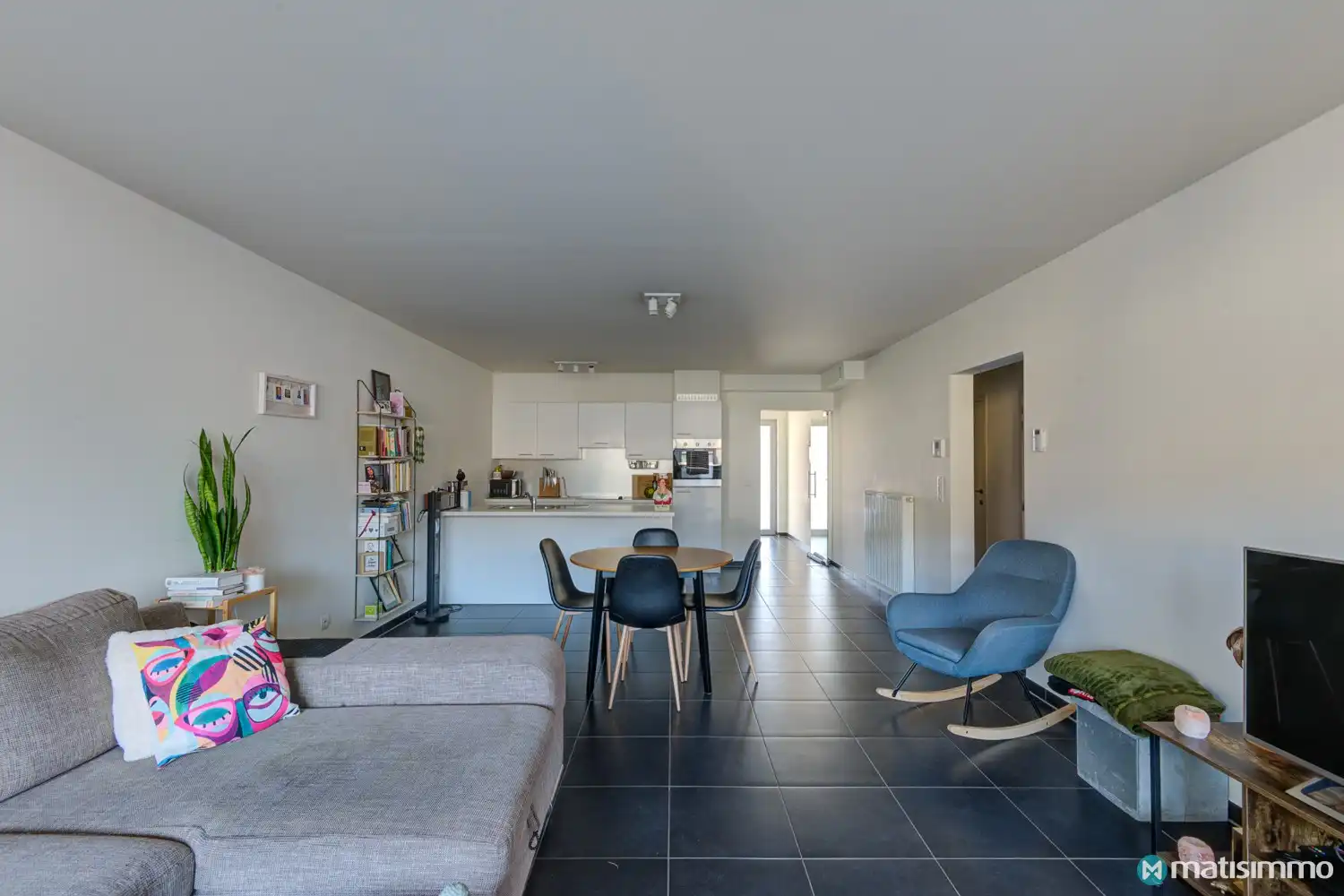 INSTAPKLAAR APPARTEMENT MET 2 SLAAPKAMERS EN AUTOSTAANPLAATS IN HET CENTRUM VAN BILZEN foto 5