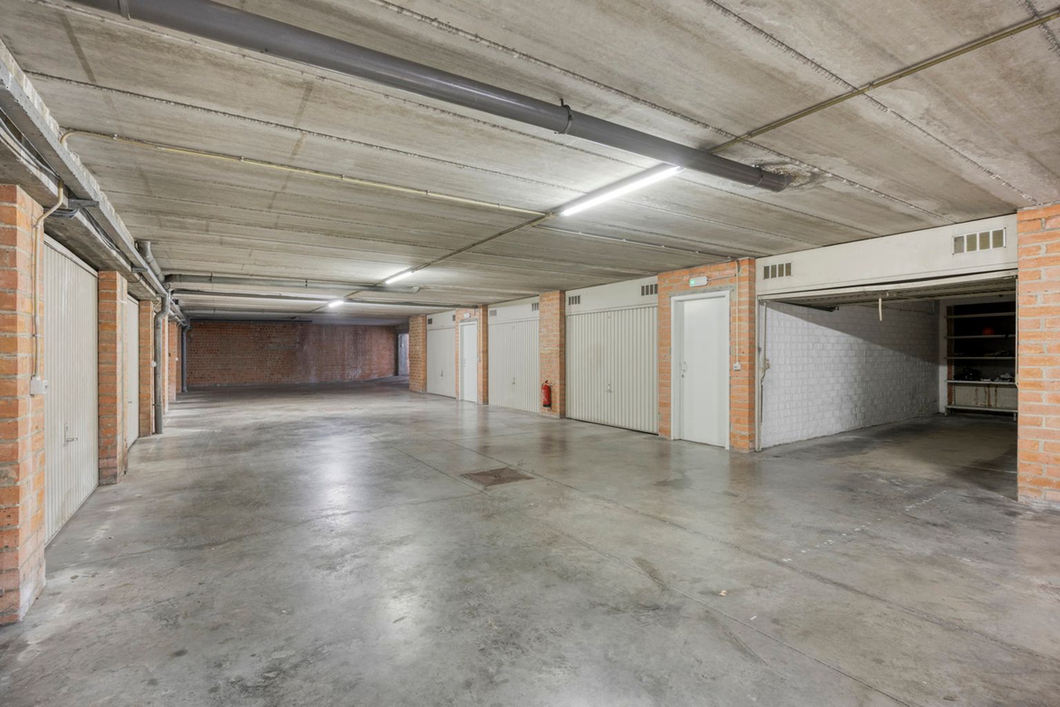 Ruim 3-slaapkamerappartement met garage  foto 18