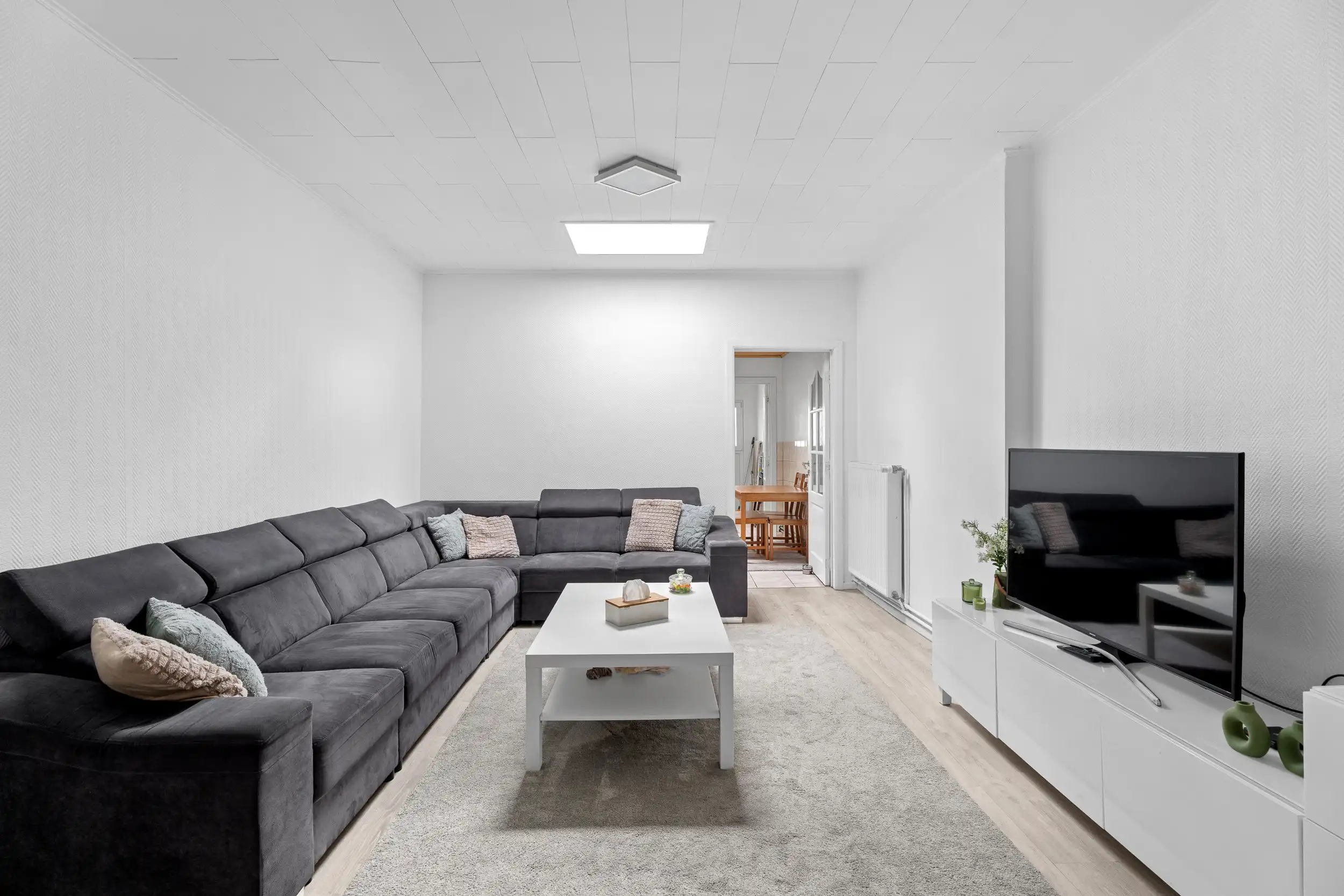 Ruime woning met 4 slaapkamers en unieke achteruitgang! foto {{pictureIndex}}