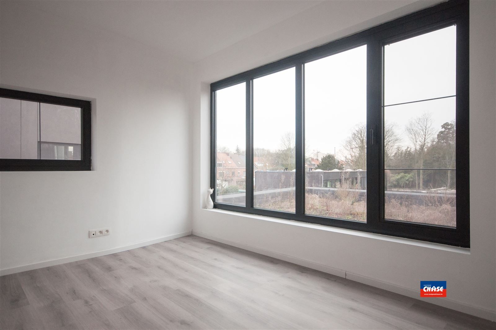 HOB met 2 slaapkamers en terras + P foto 11