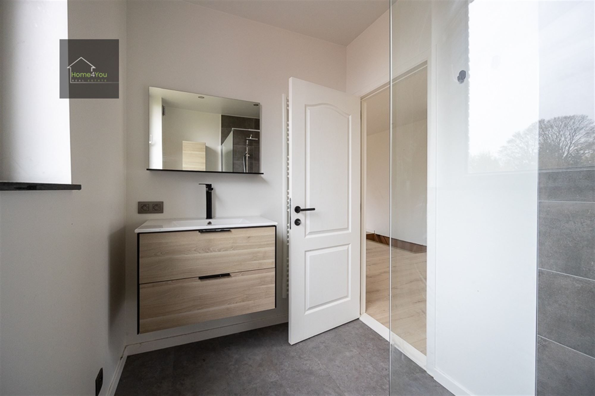 Te Renoveren Woning foto 8